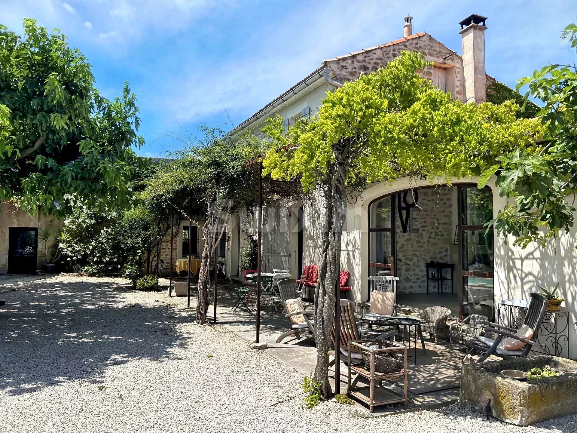 bastide 8 Quartos para venda sobre Sainte-Cécile-les-Vignes (84290)