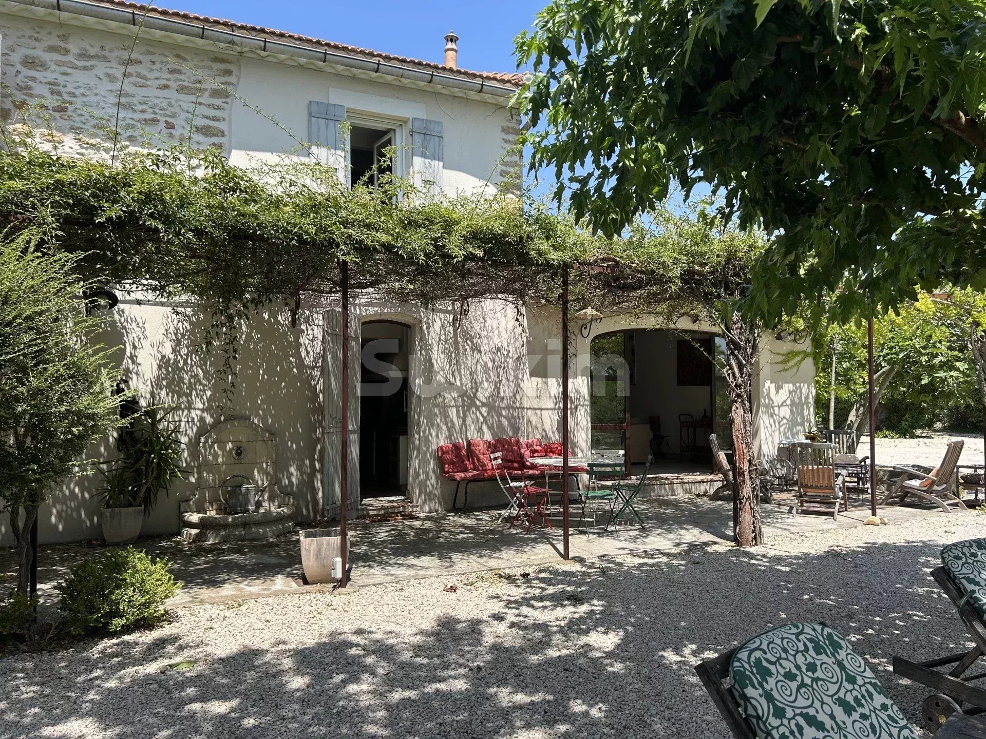 bastide 8 Quartos para venda sobre Sainte-Cécile-les-Vignes (84290)