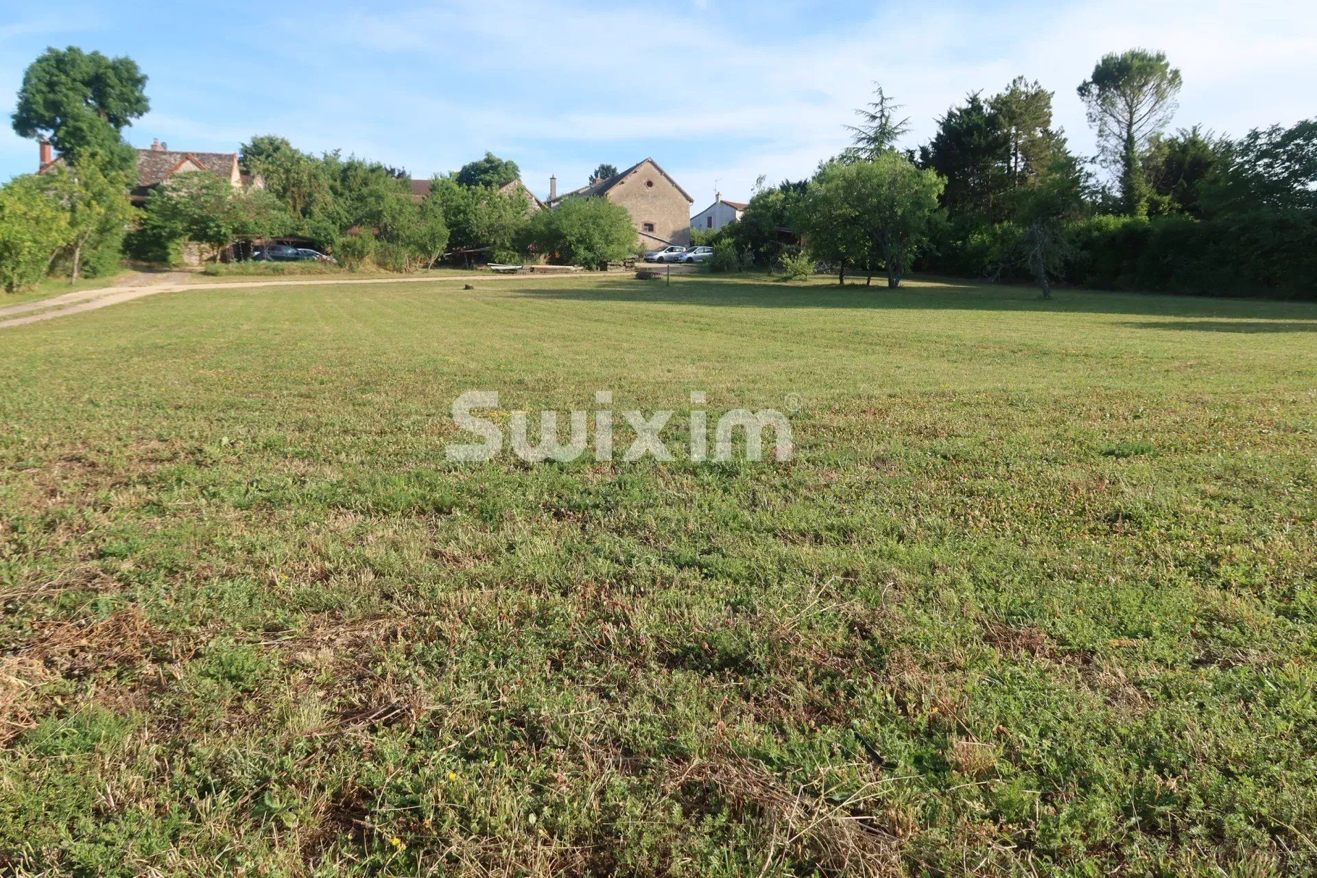 buildable land for sale on Mellecey (71640)