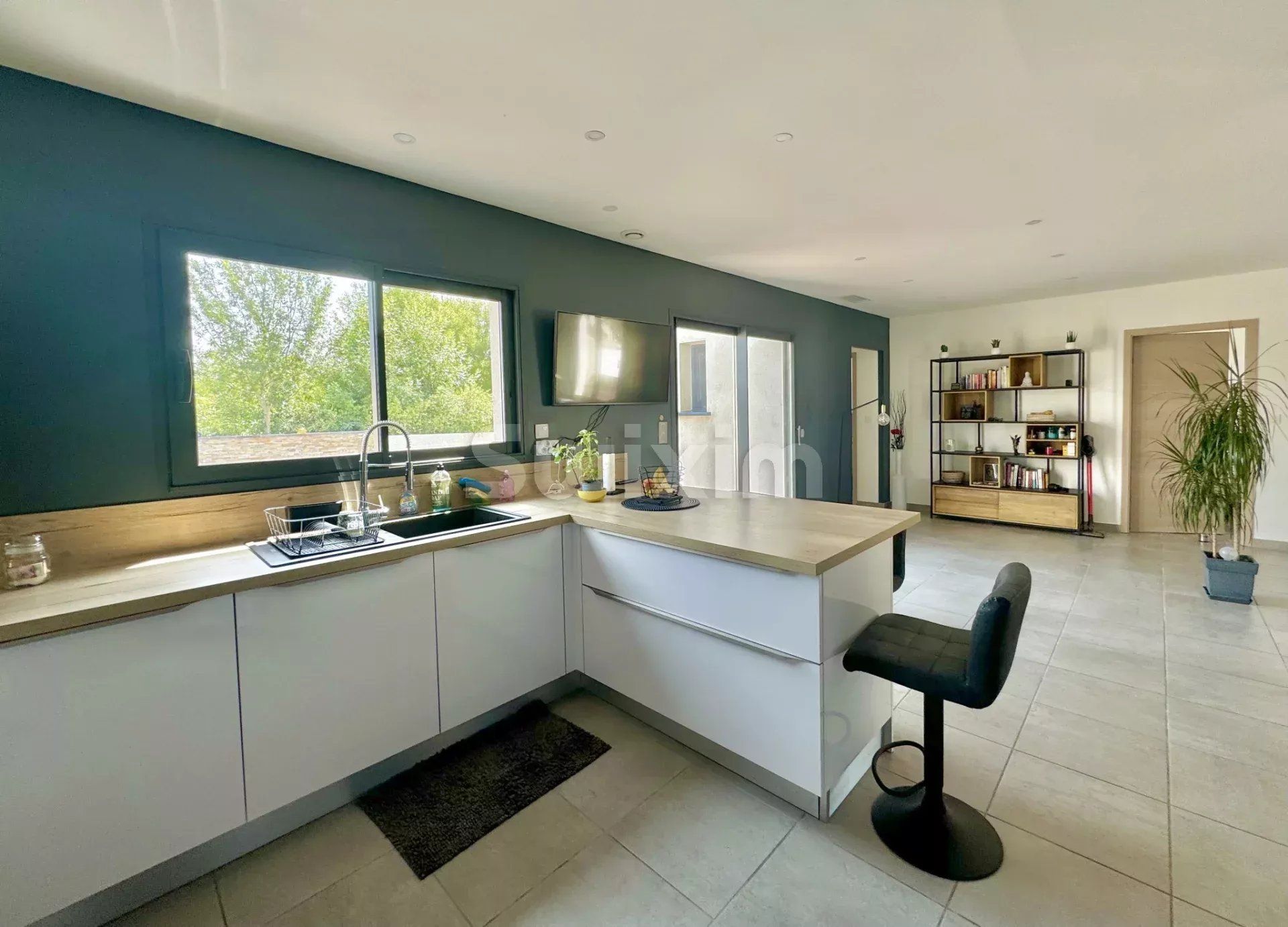 villa 4 Rooms for sale on Alès (30100)