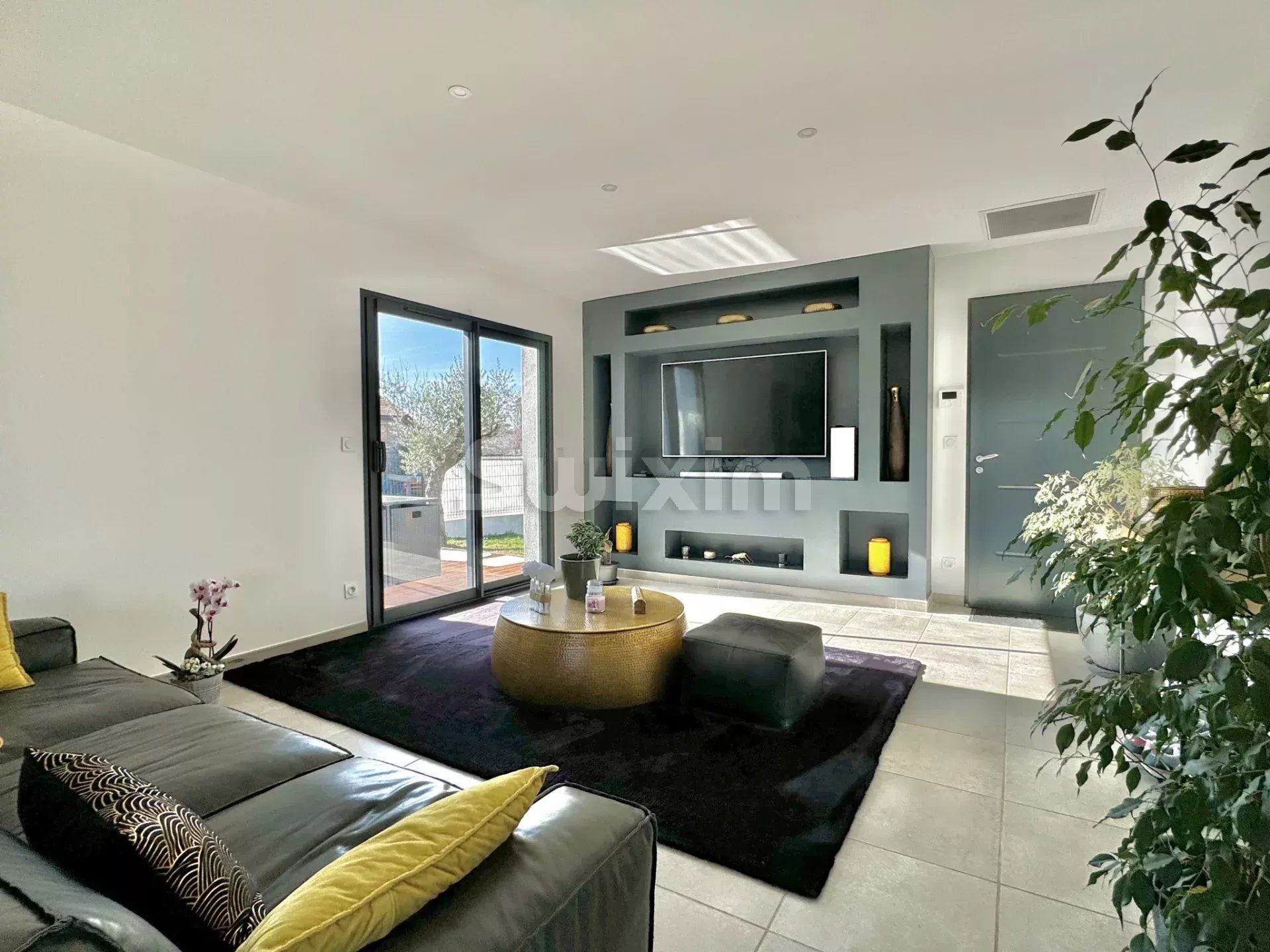 villa 4 Rooms for sale on Alès (30100)