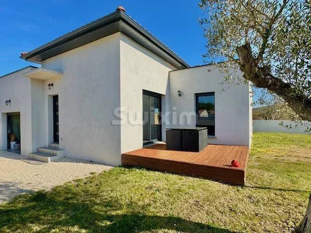 villa 4 Rooms for sale on Alès (30100)