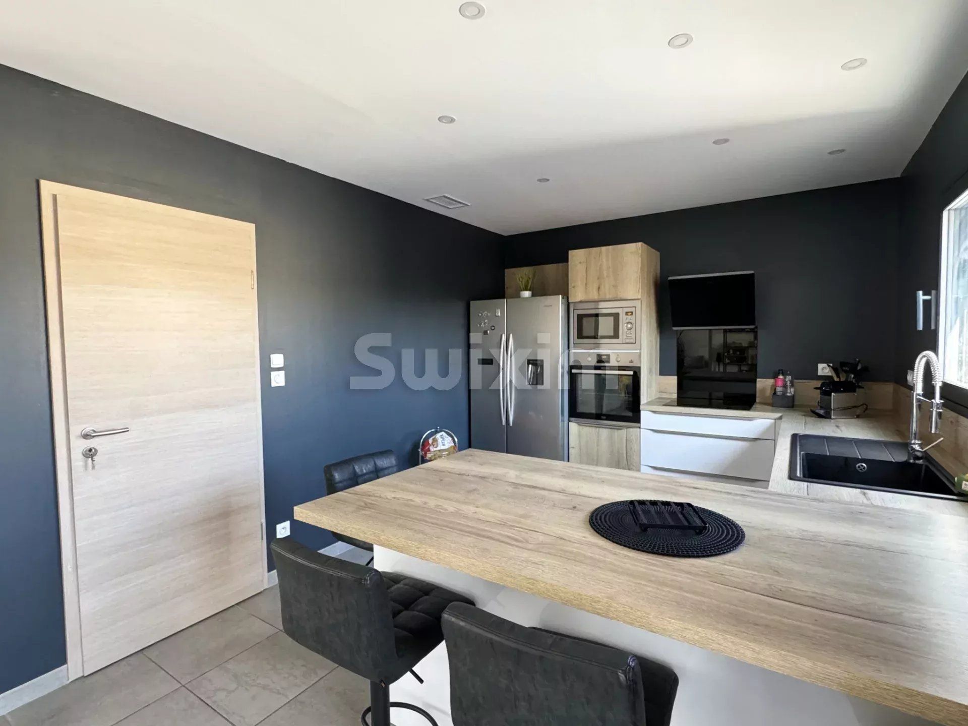 villa 4 Rooms for sale on Alès (30100)