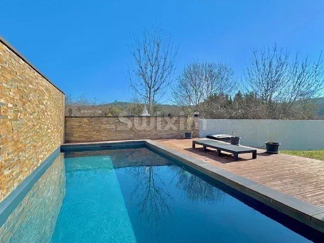 villa 4 Rooms for sale on Alès (30100)