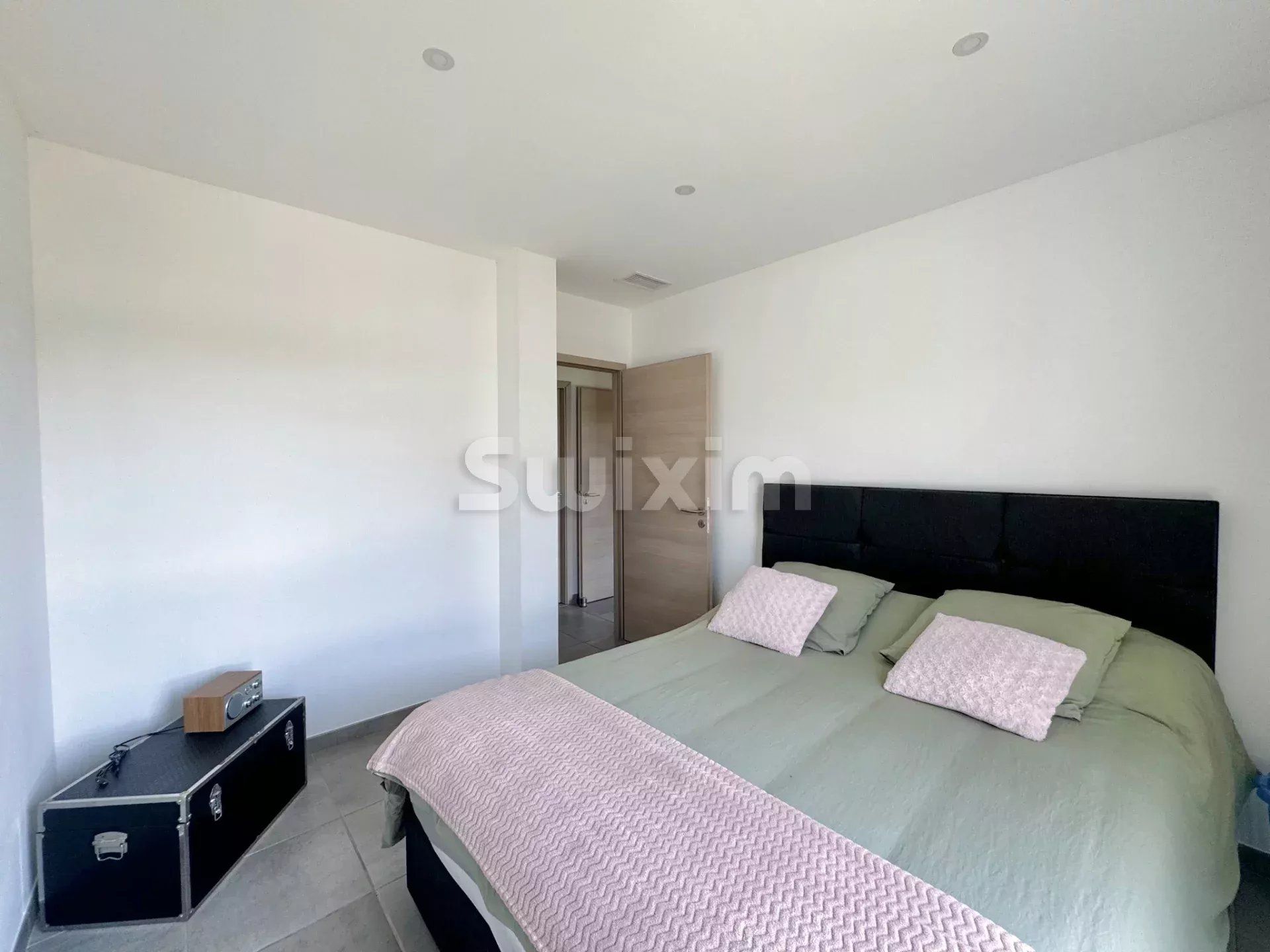 villa 4 Rooms for sale on Alès (30100)