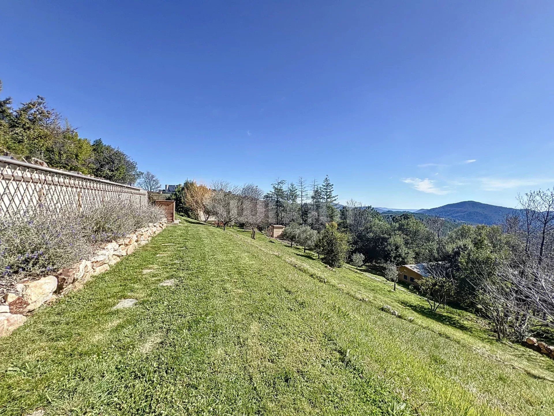 mas 7 Camere in vendita su Portes (30530)