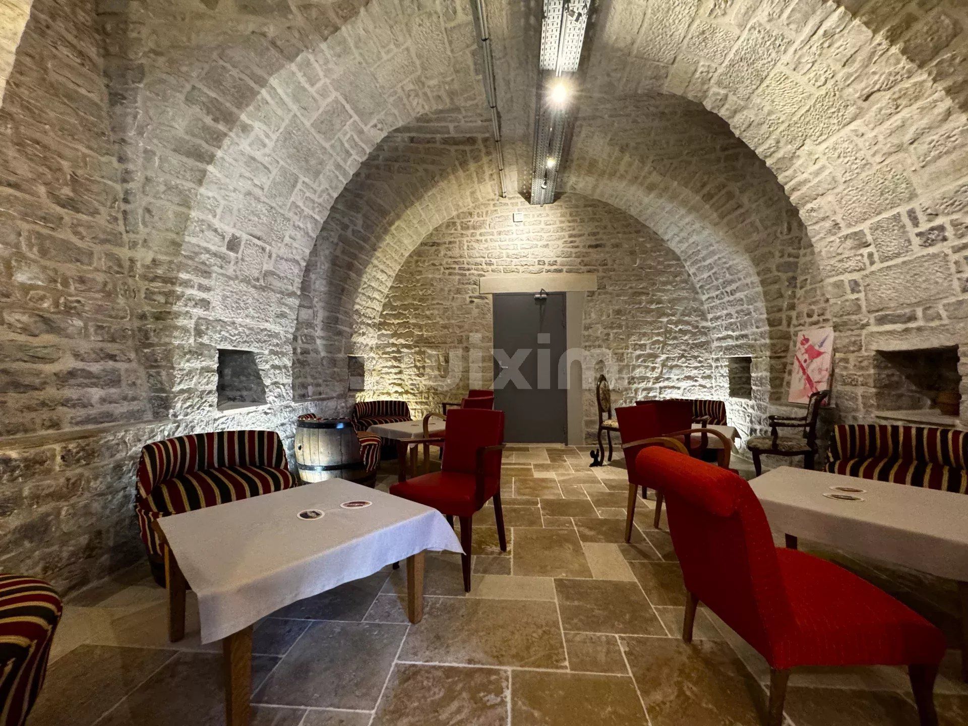 casa 16 Quartos para venda sobre Noyers (89310)