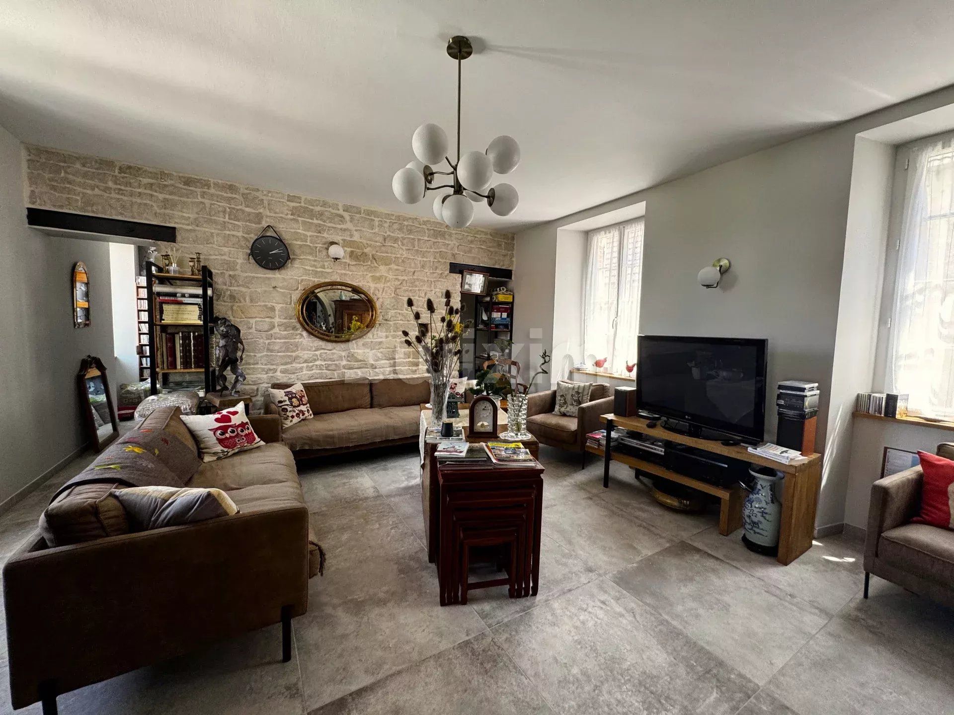 casa 16 Quartos para venda sobre Noyers (89310)