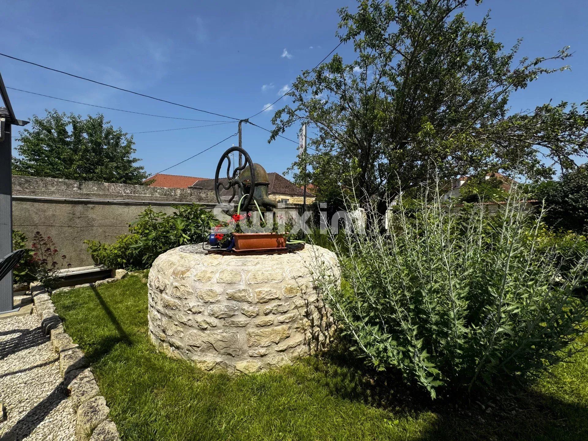 casa 16 Camere in vendita su Noyers (89310)