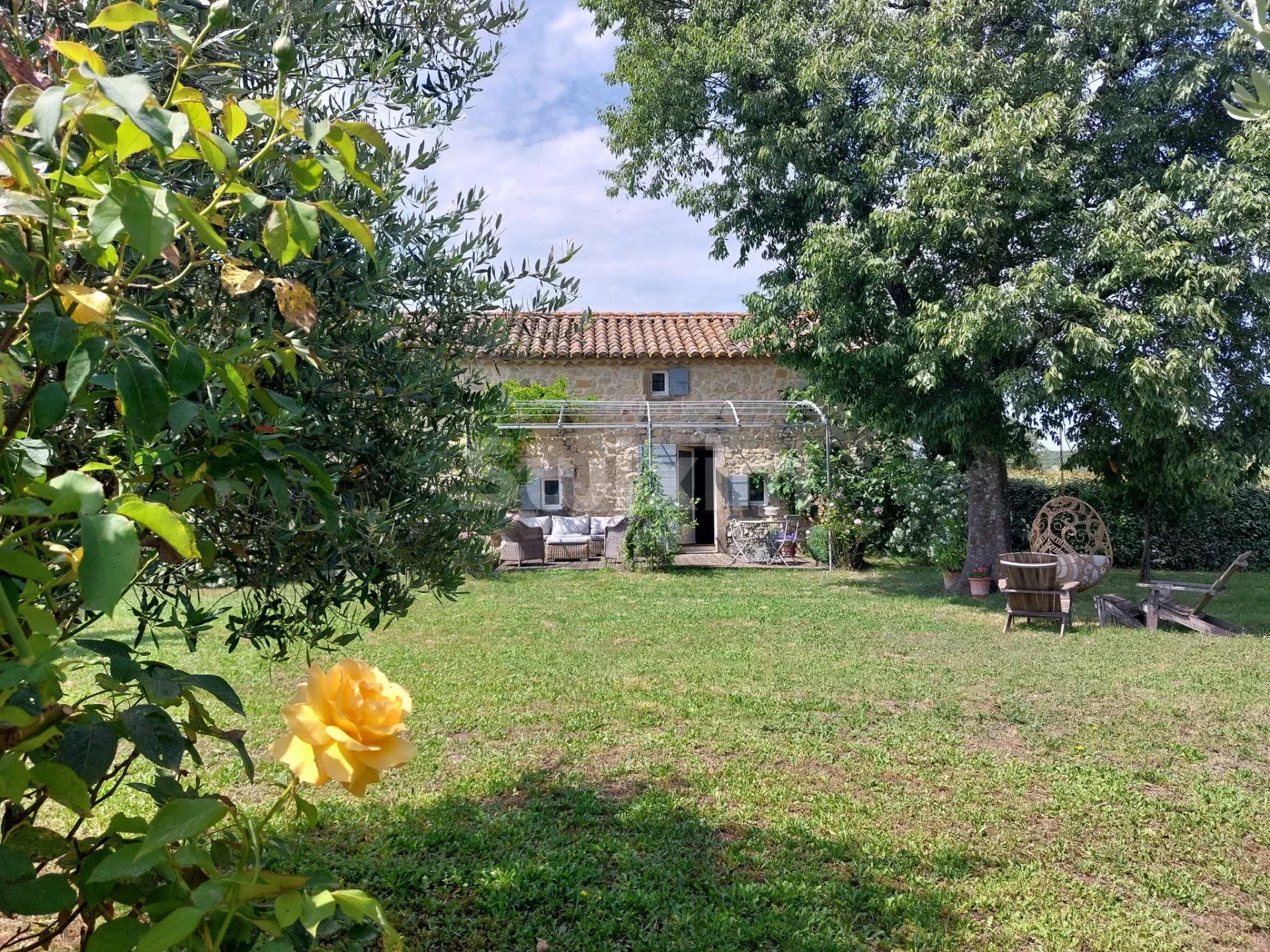 propiedad 8 Salas en venta en Uzès (30700)