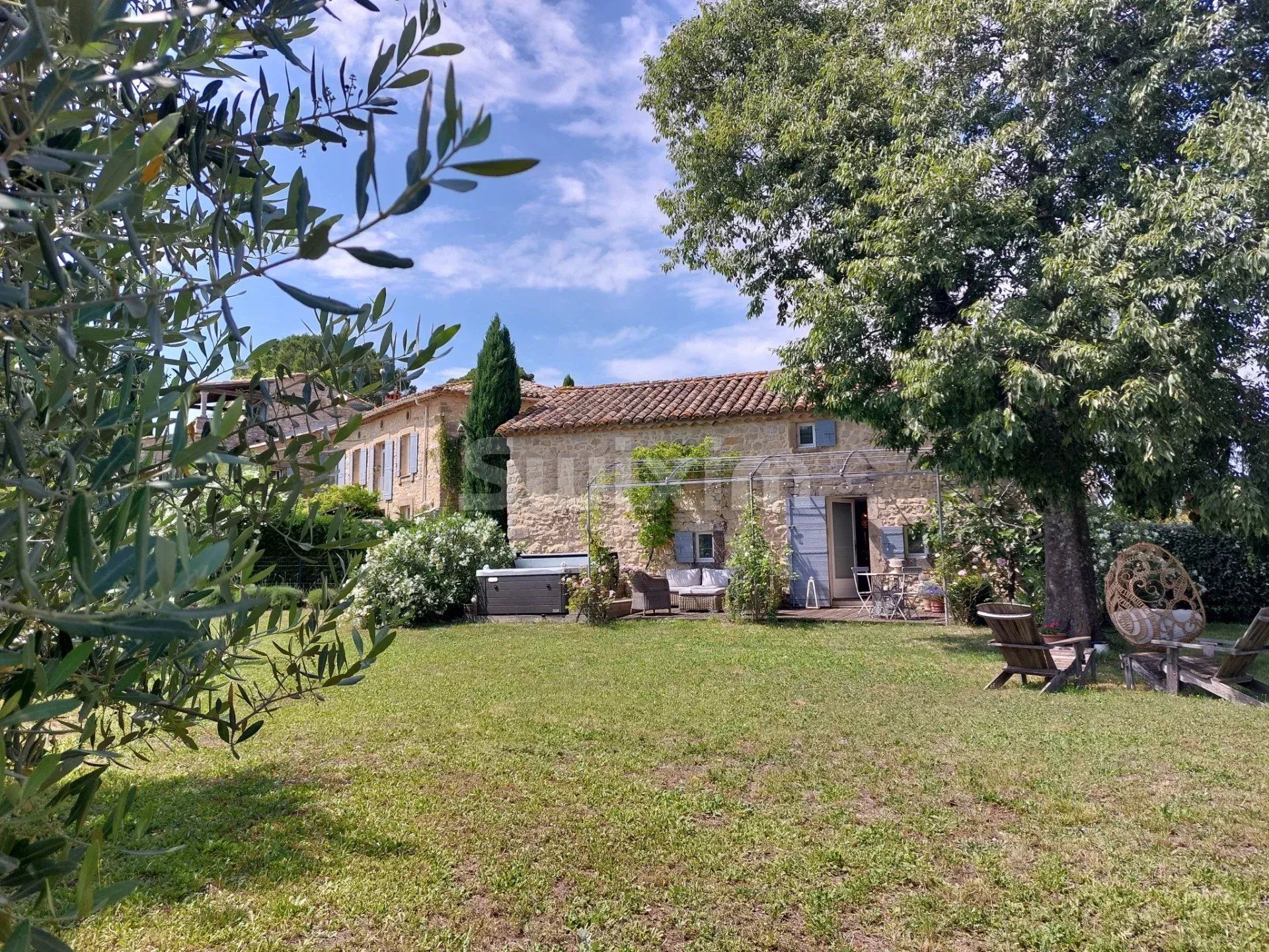 propiedad 8 Salas en venta en Uzès (30700)