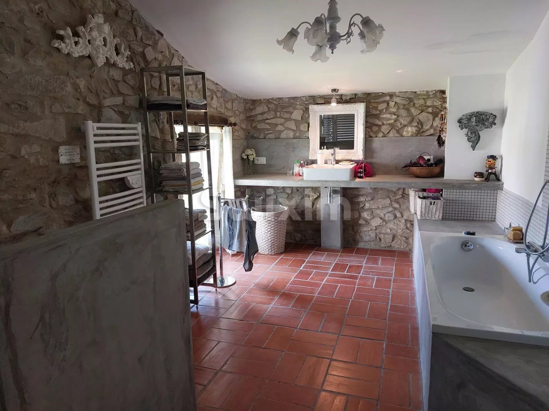 propiedad 8 Salas en venta en Uzès (30700)