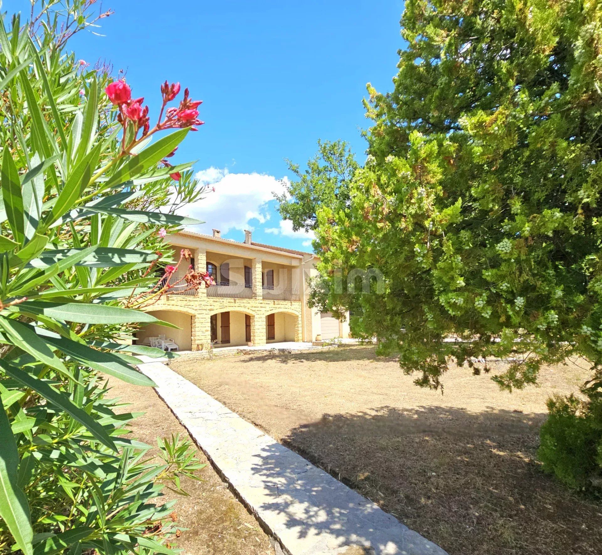 casa 11 Camere in vendita su Bagnols-sur-Cèze (30200)