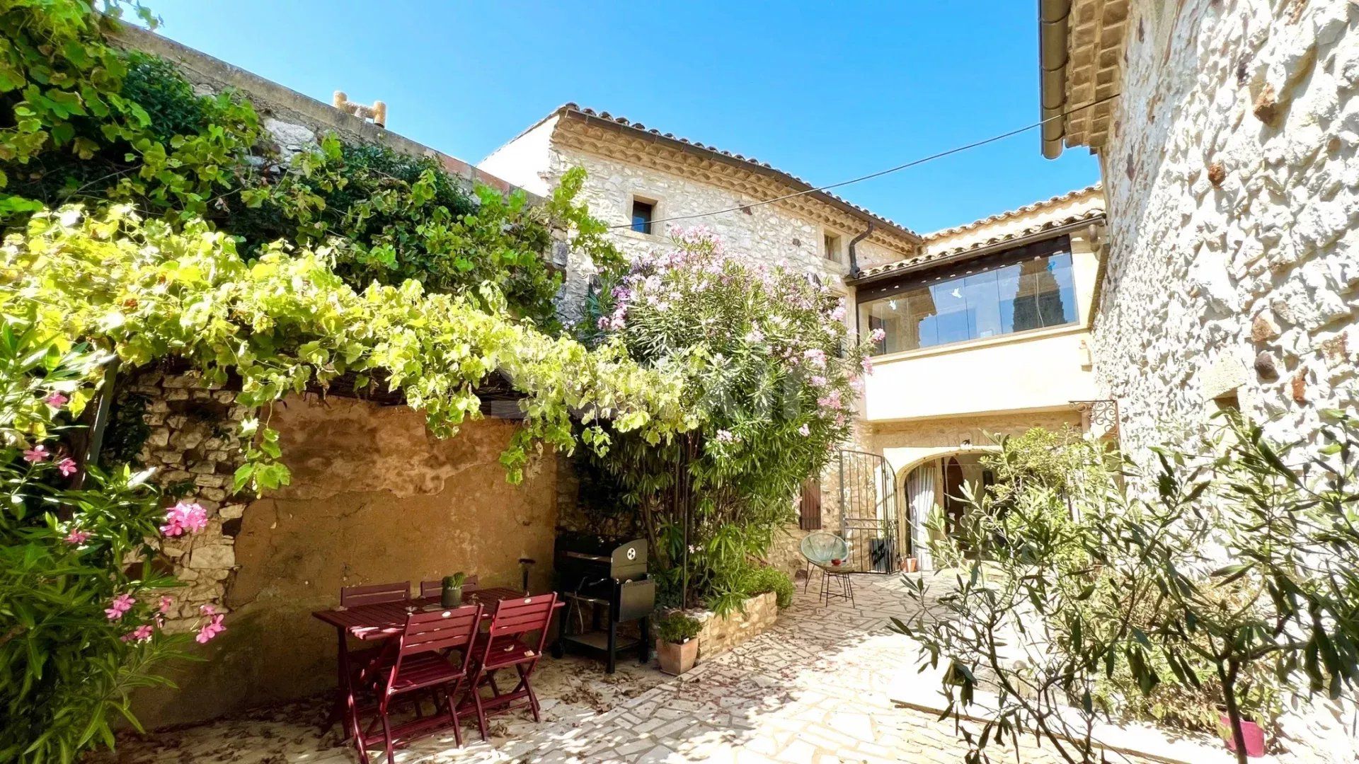 propiedad 10 Salas en venta en Castillon-du-Gard (30210)