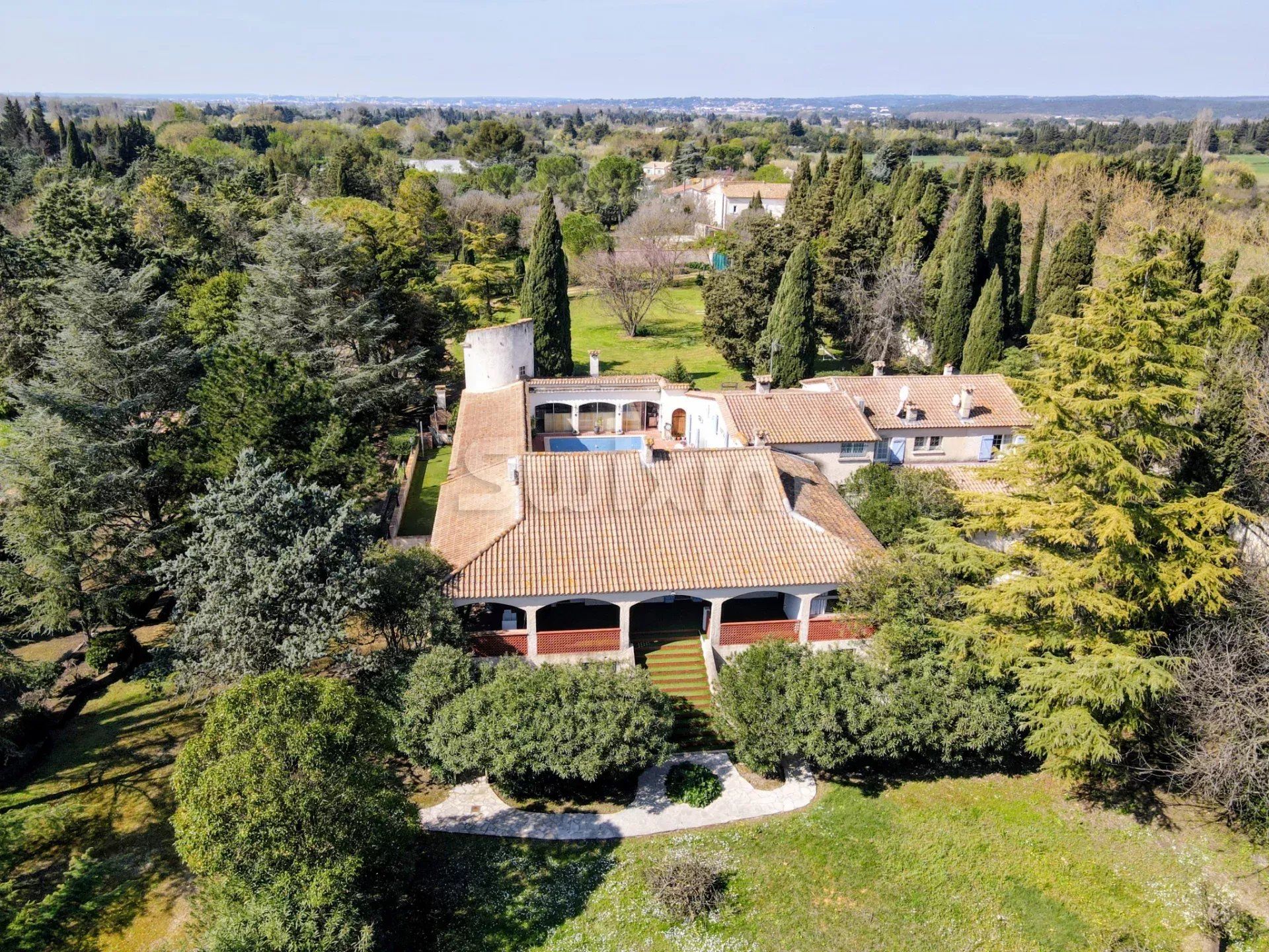 proprietà 30 Camere in vendita su Nîmes (30000)