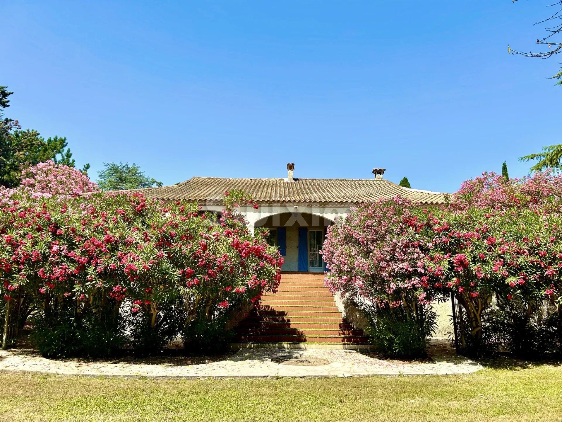 proprietà 30 Camere in vendita su Nîmes (30000)