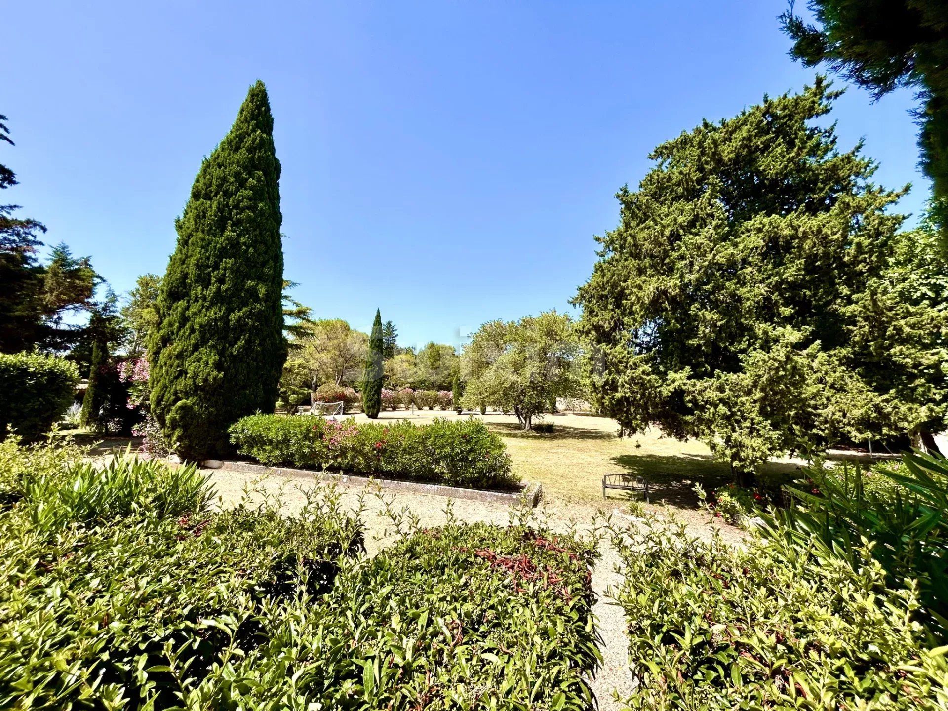 propriété 30 Pièces en vente sur Nîmes (30000)