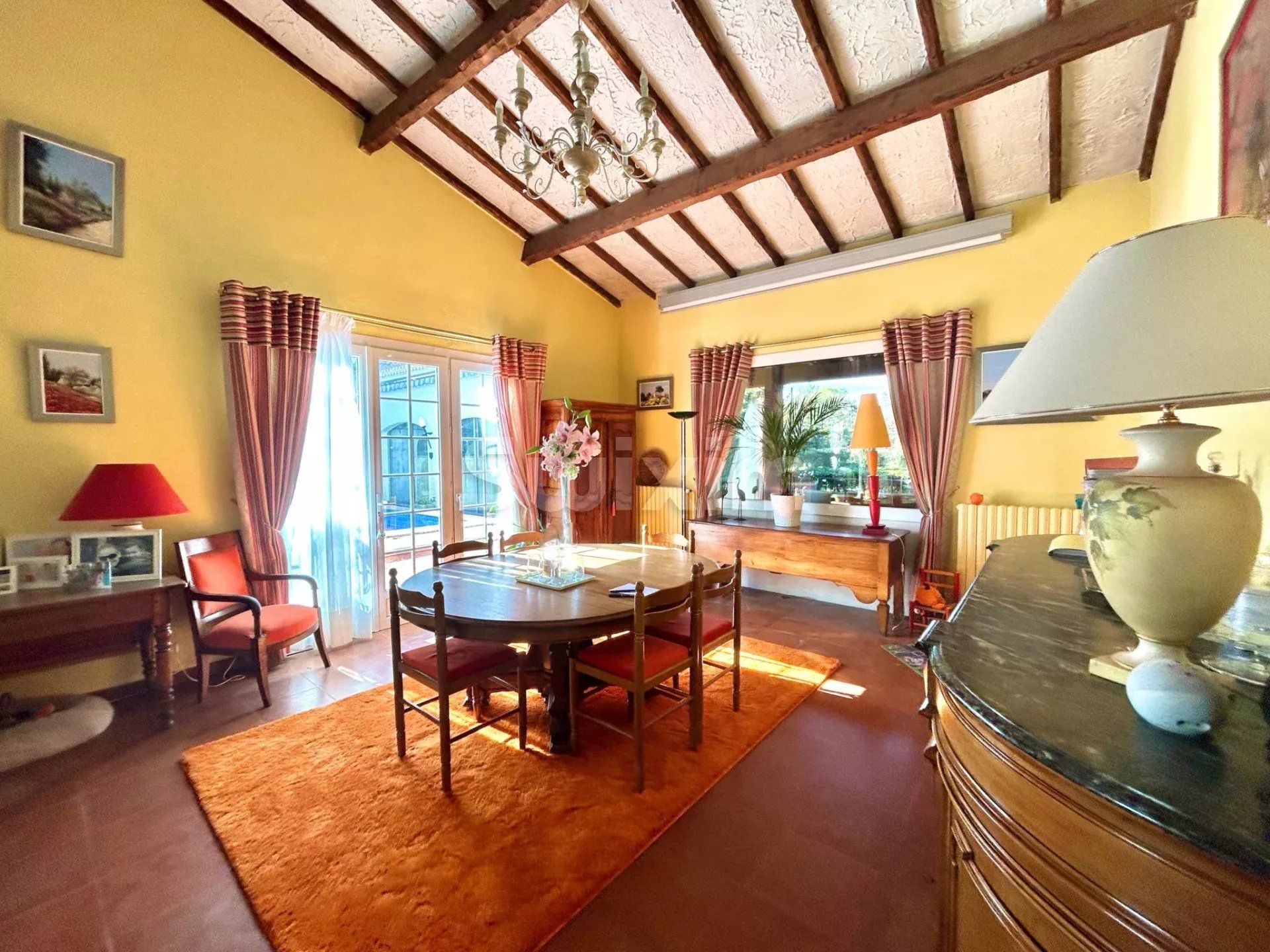 proprietà 30 Camere in vendita su Nîmes (30000)