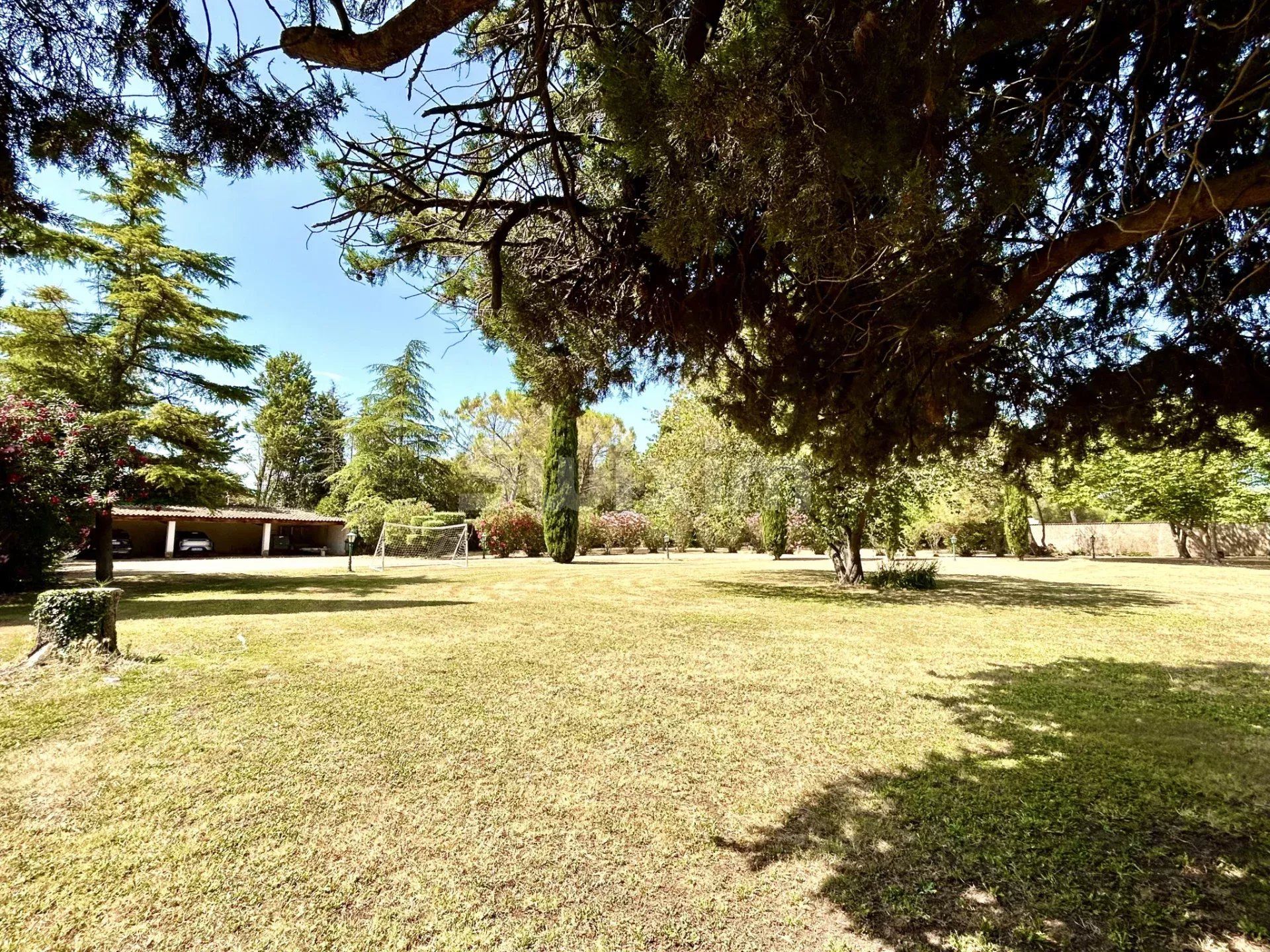 proprietà 30 Camere in vendita su Nîmes (30000)