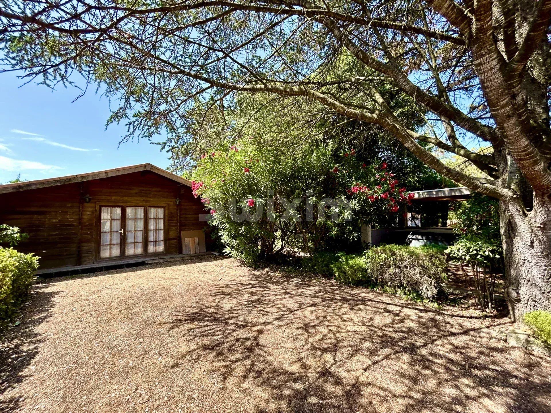 proprietà 30 Camere in vendita su Nîmes (30000)