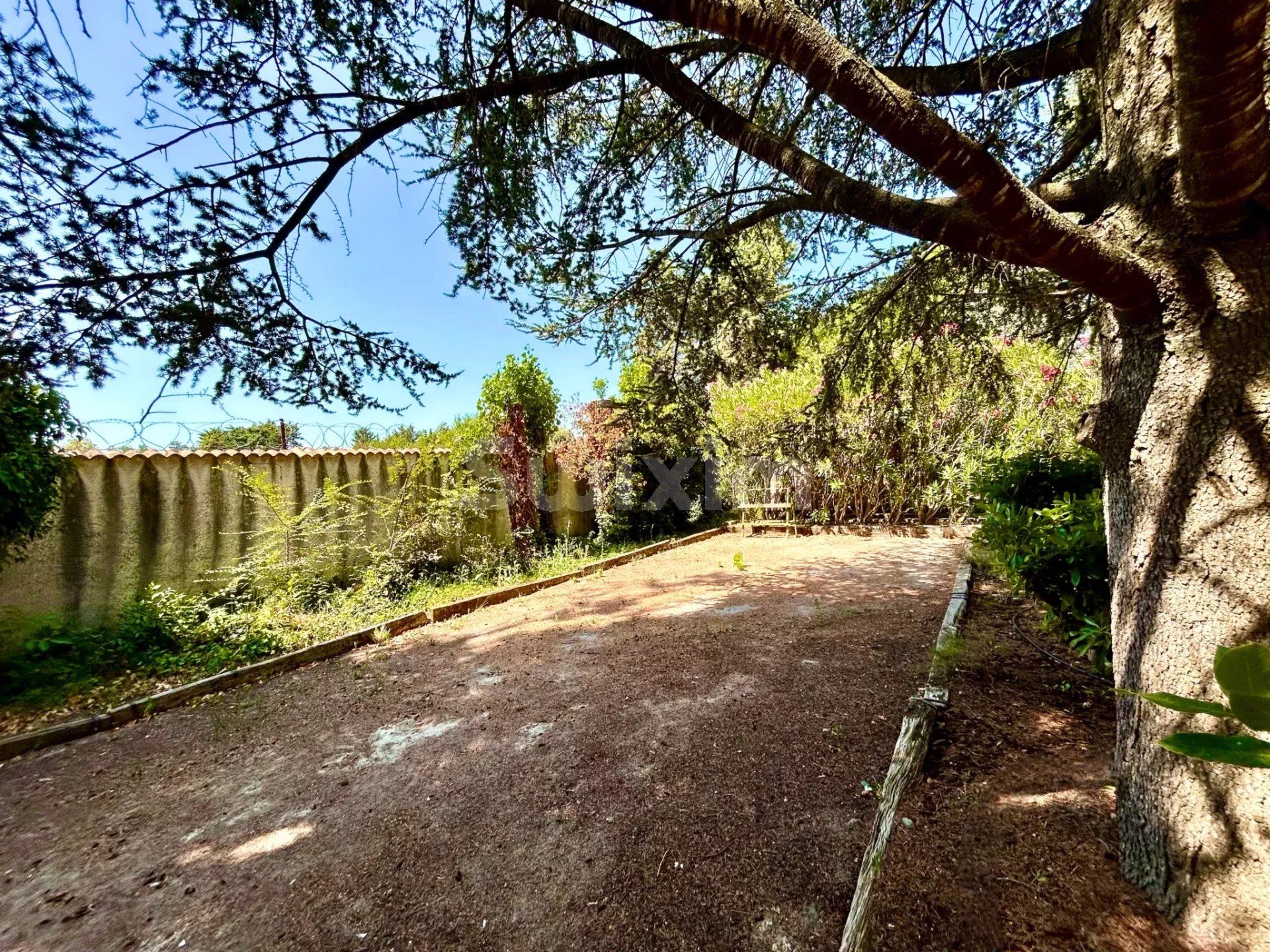 proprietà 30 Camere in vendita su Nîmes (30000)