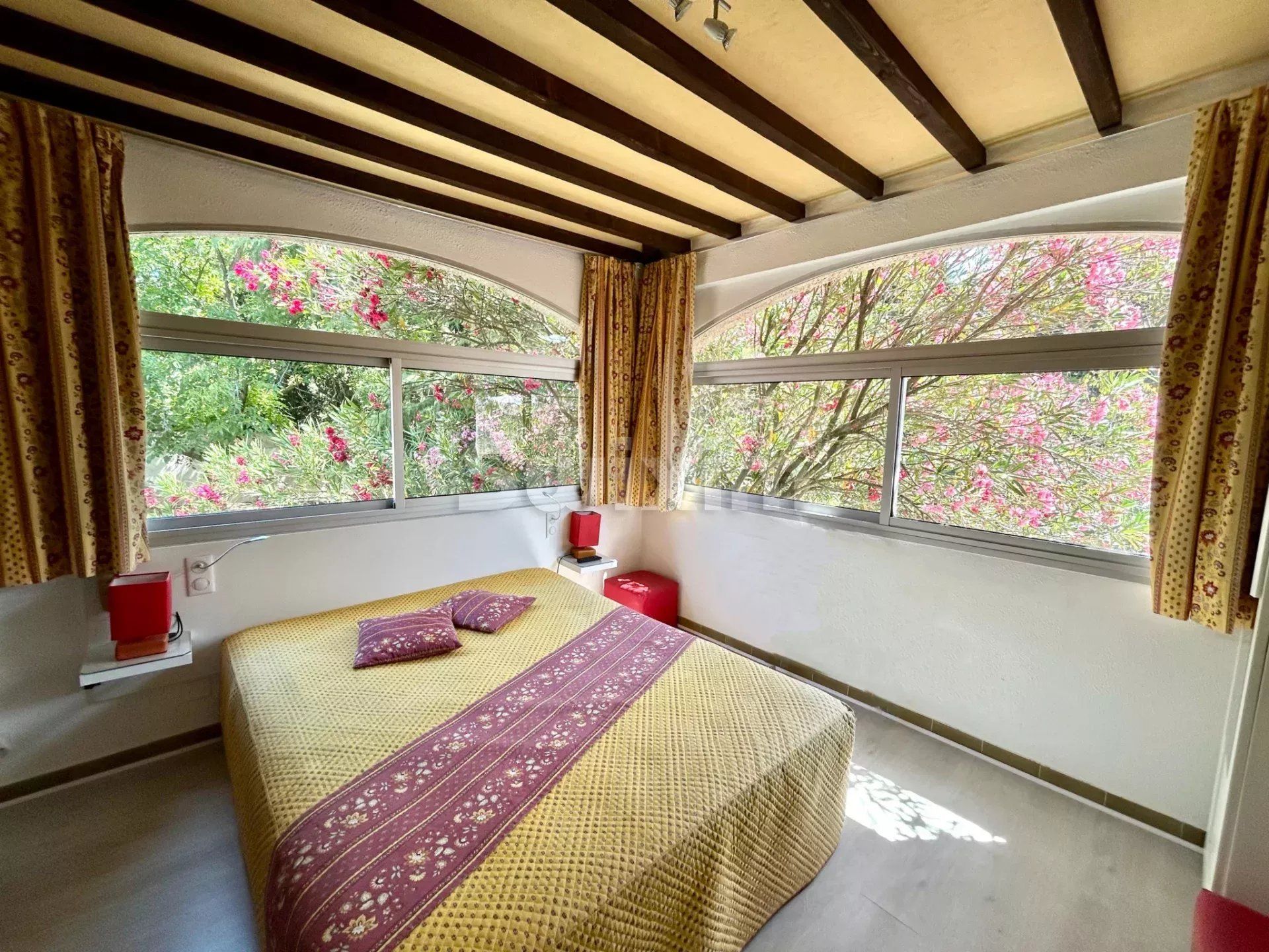 proprietà 30 Camere in vendita su Nîmes (30000)