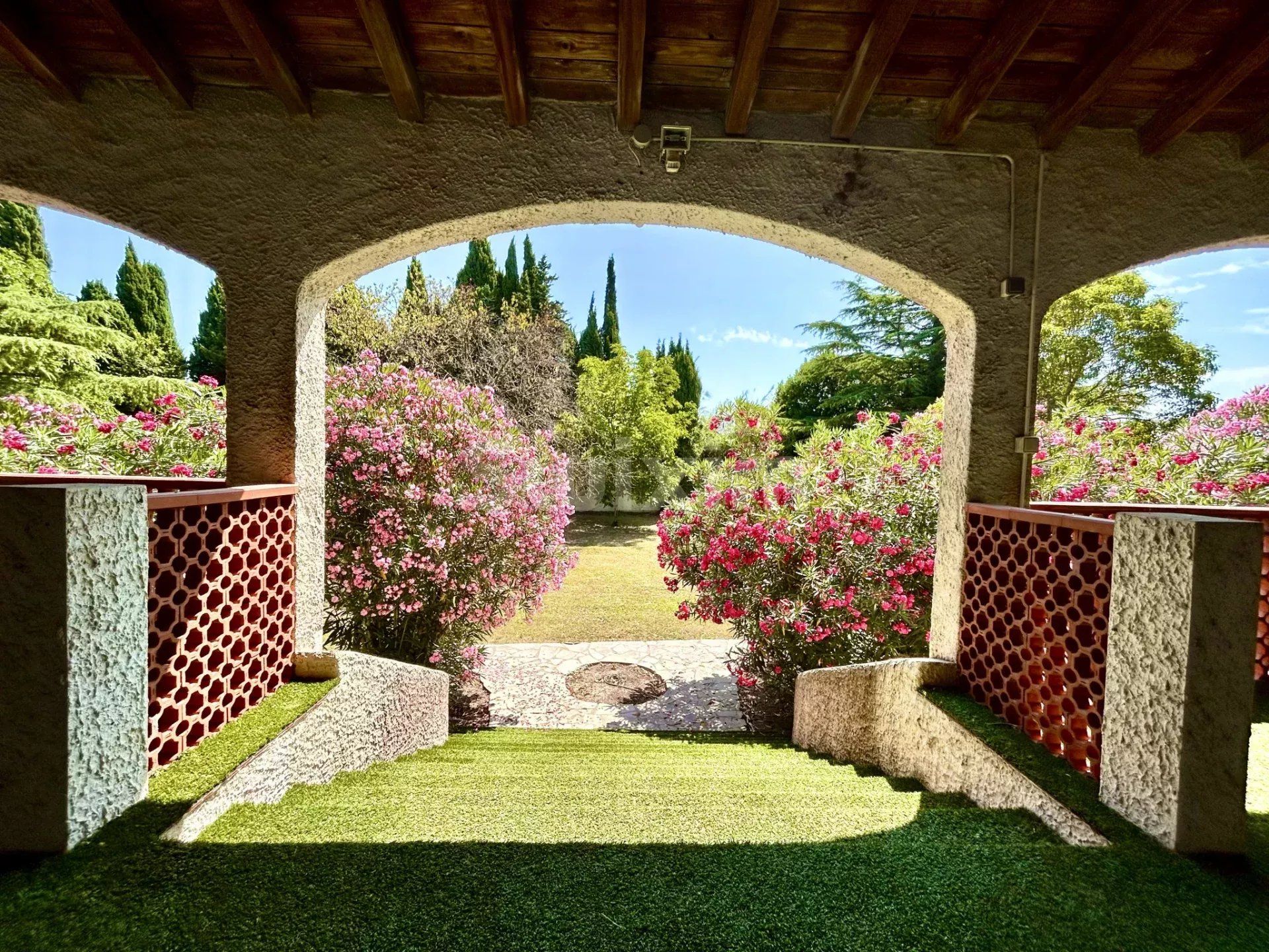 proprietà 30 Camere in vendita su Nîmes (30000)