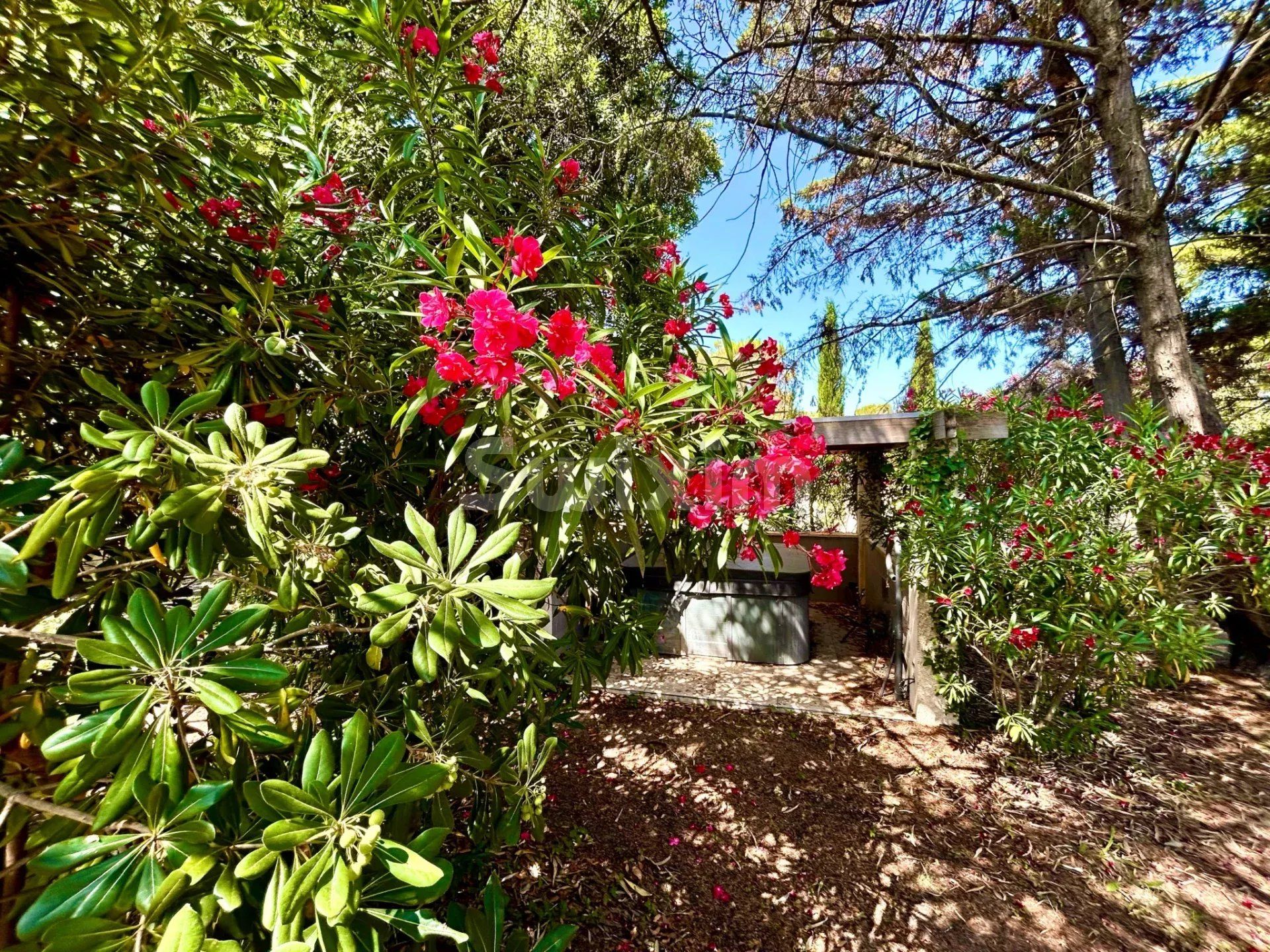 propriété 30 Pièces en vente sur Nîmes (30000)