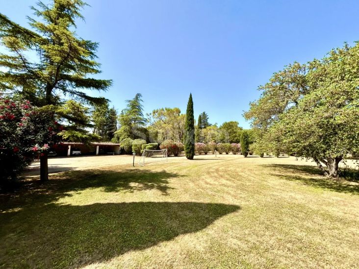 Vente Propriété Nîmes 30&nbsp;Pièces 767&nbsp;m²