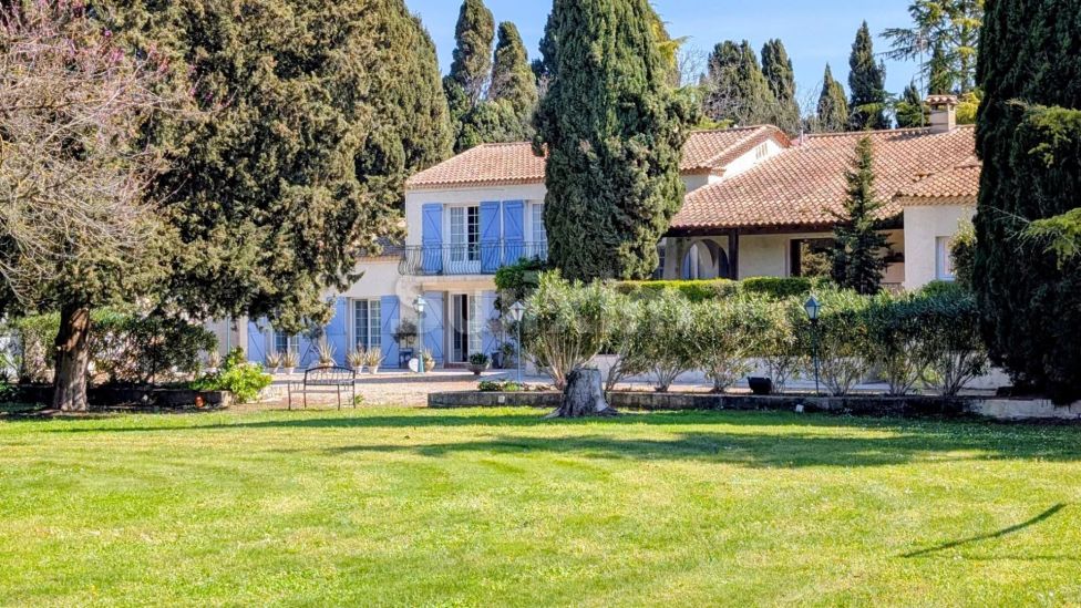 Vendita Proprietà Nîmes 30&nbsp;Camere 767&nbsp;m²