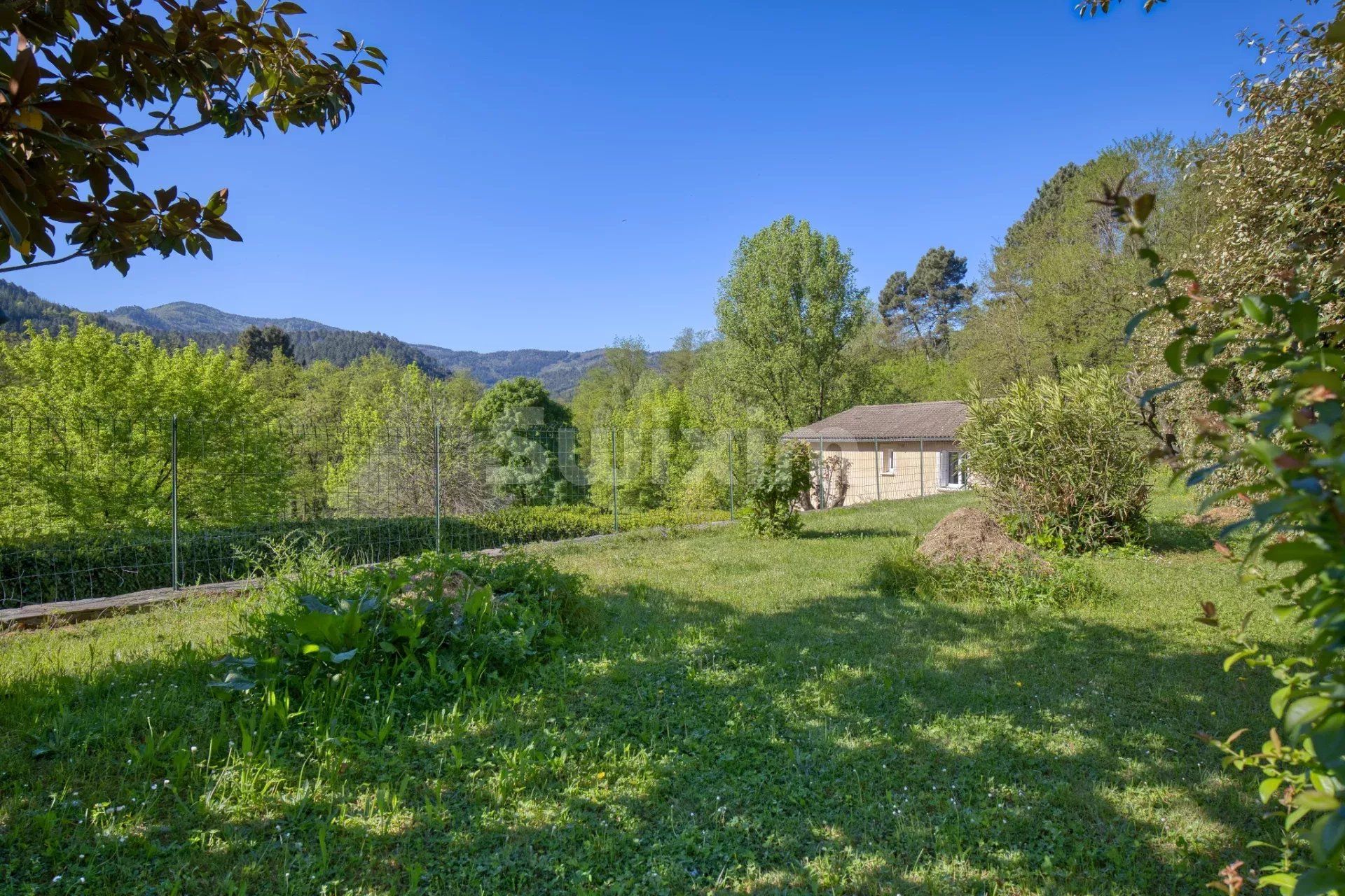 commerce 10 Pièces en vente sur Le Collet-de-Dèze (48160)