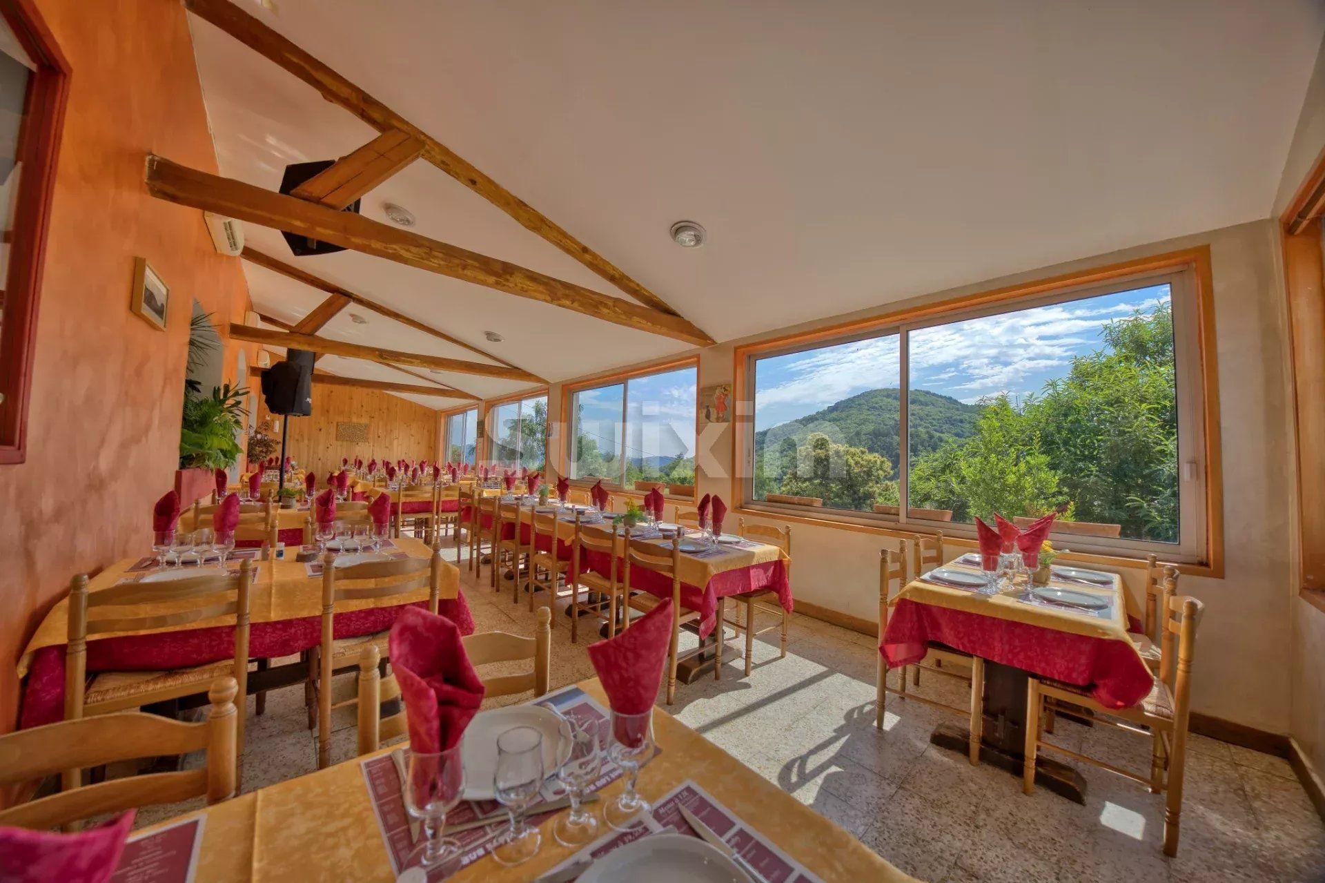 local comercial 20 Salas en venta en Le Collet-de-Dèze (48160)