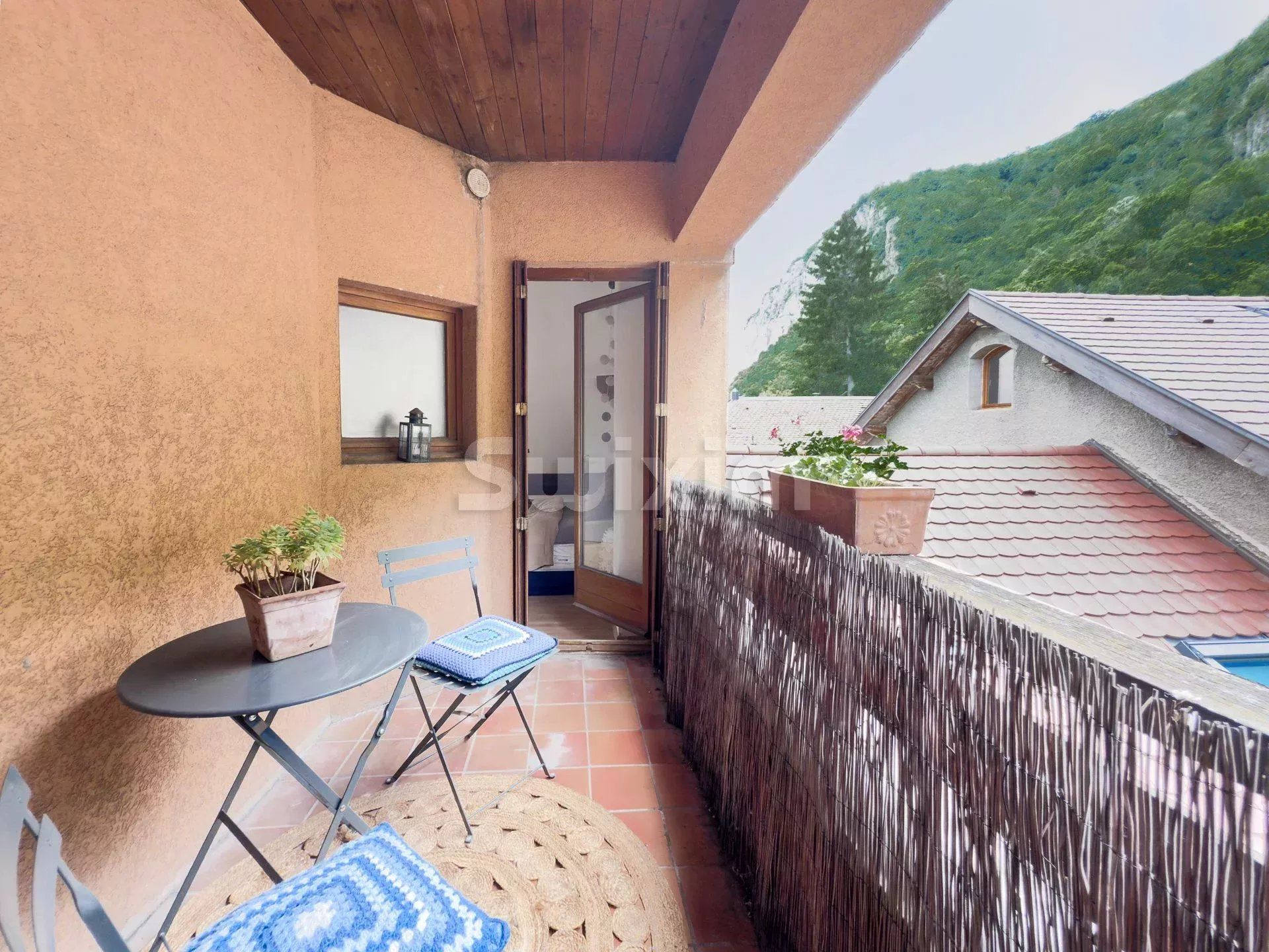 apartment 4 Rooms for sale on Veyrier-du-Lac (74290)