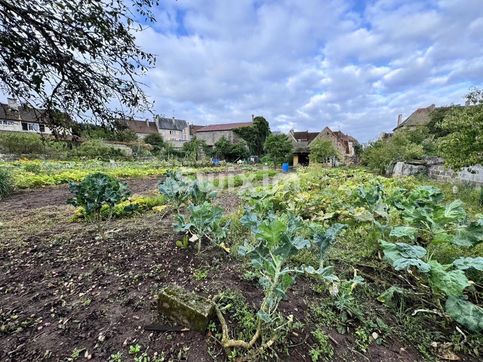 immobile 10 Camere in vendita su Arnay-le-Duc (21230)