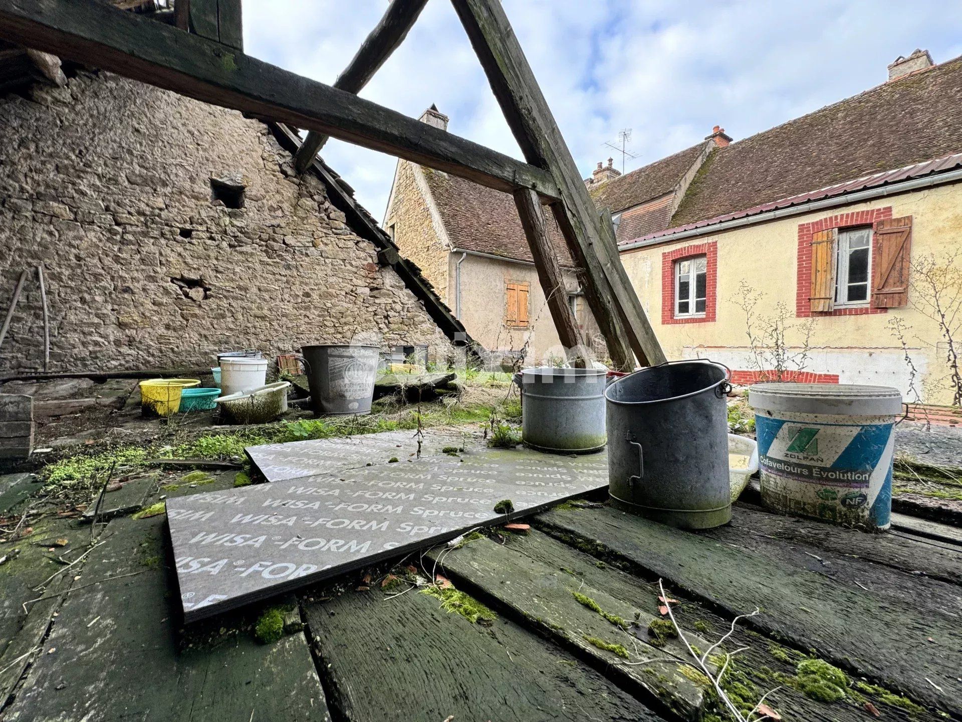 immobile 10 Camere in vendita su Arnay-le-Duc (21230)