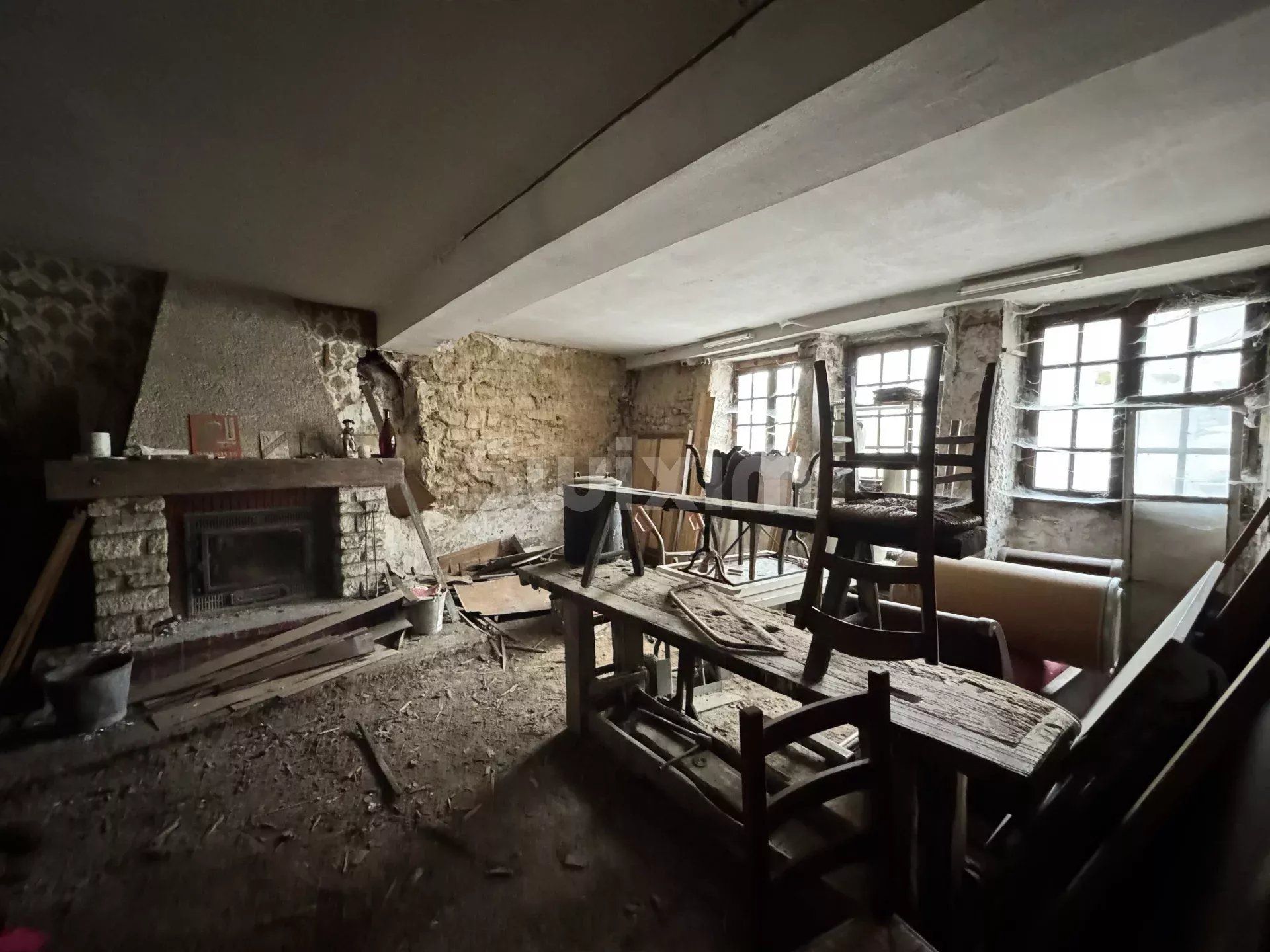 edificio 10 Salas en venta en Arnay-le-Duc (21230)