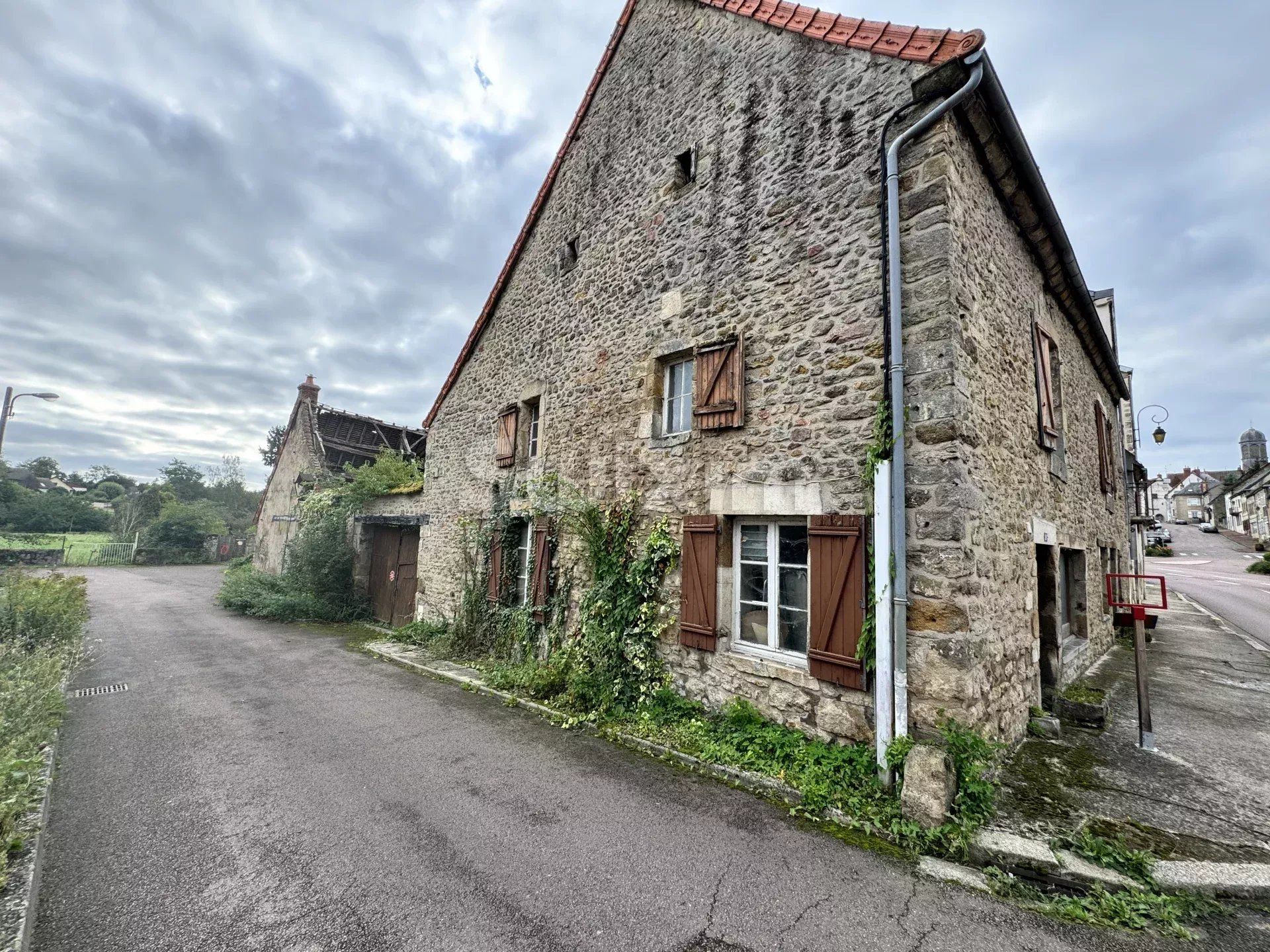 edificio 10 Salas en venta en Arnay-le-Duc (21230)