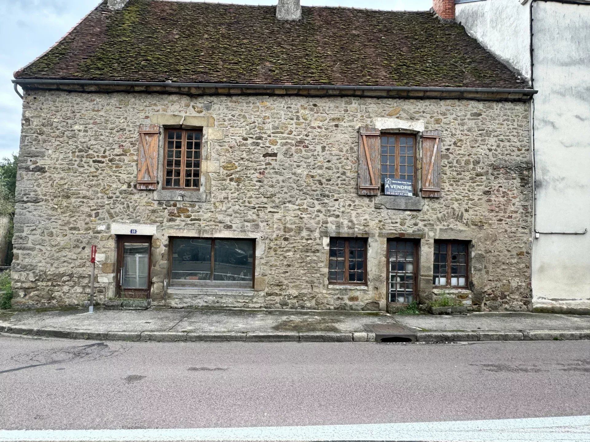 edificio 10 Salas en venta en Arnay-le-Duc (21230)