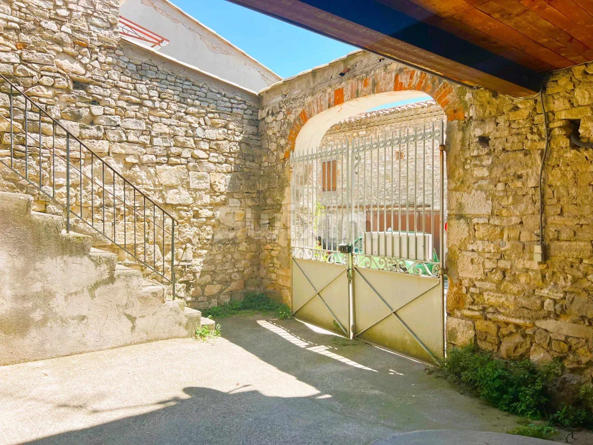 casa 10 Camere in vendita su Vézénobres (30360)