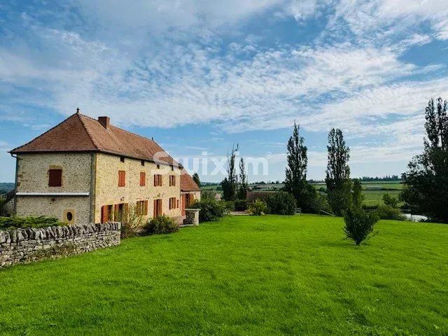 edifício 8 Quartos para venda sobre Oyé (71800)