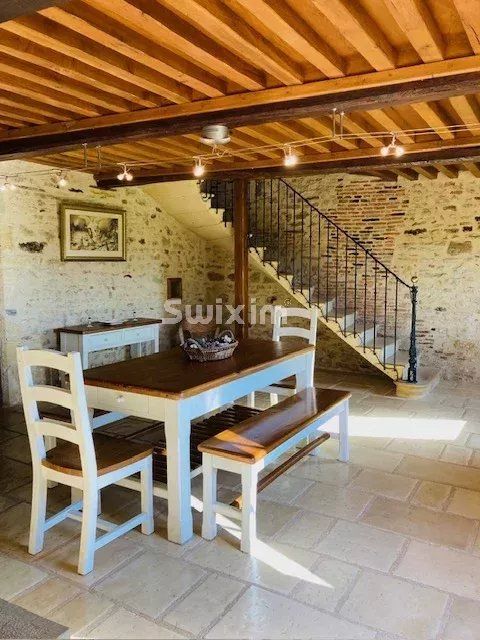 edifício 8 Quartos para venda sobre Oyé (71800)