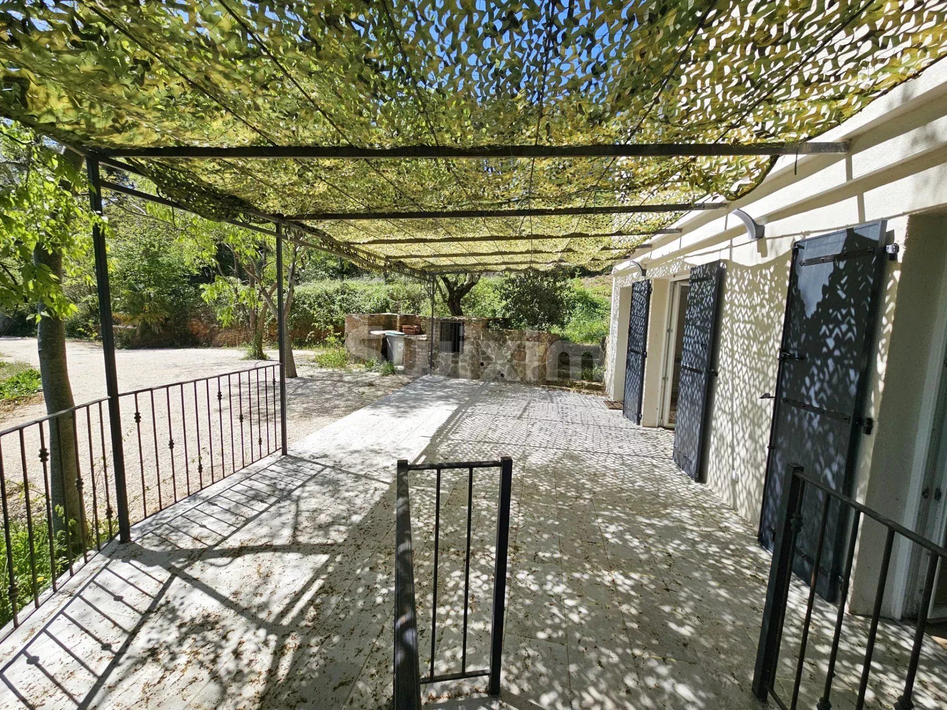 house 6 Rooms for sale on Alès (30100)