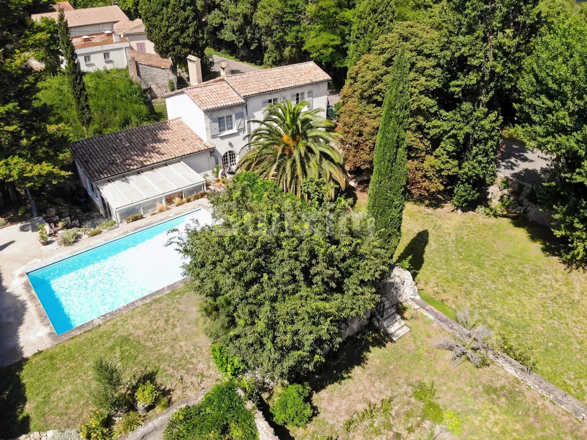 casa 10 Camere in vendita su Viviers (07220)