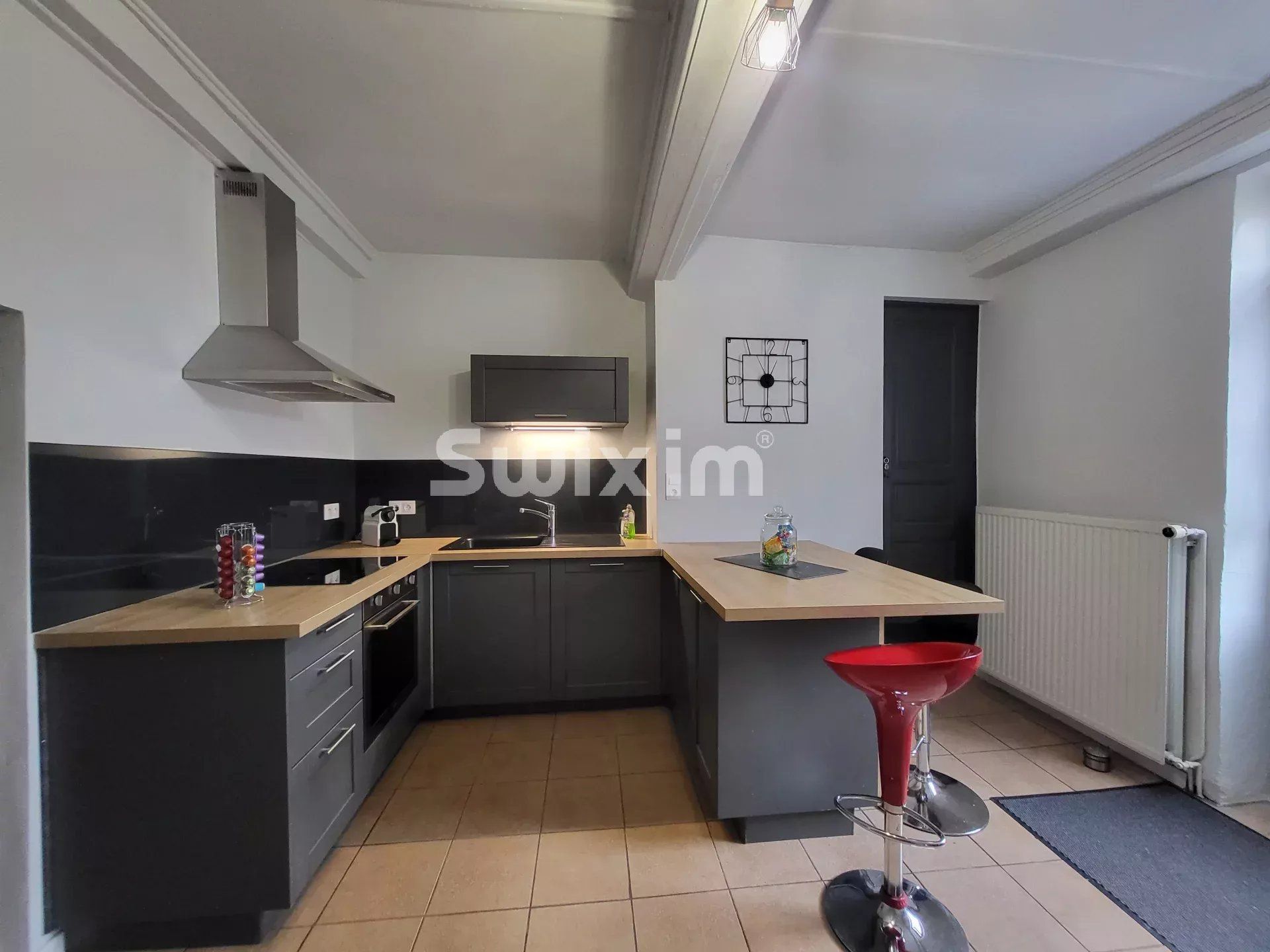 house 6 Rooms for sale on La Roche-Vineuse (71960)