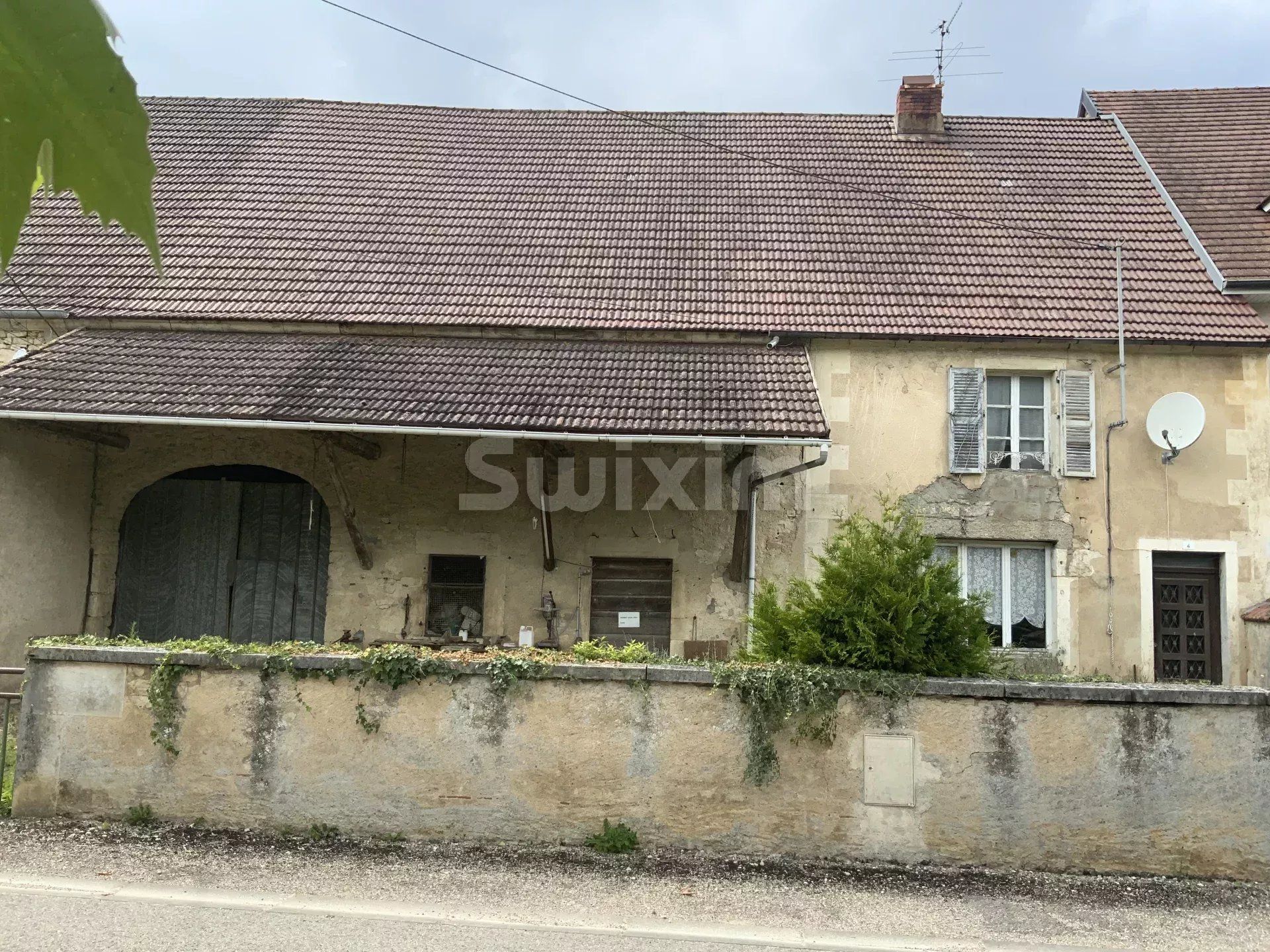 granja 4 Quartos para venda sobre Dole (39100)