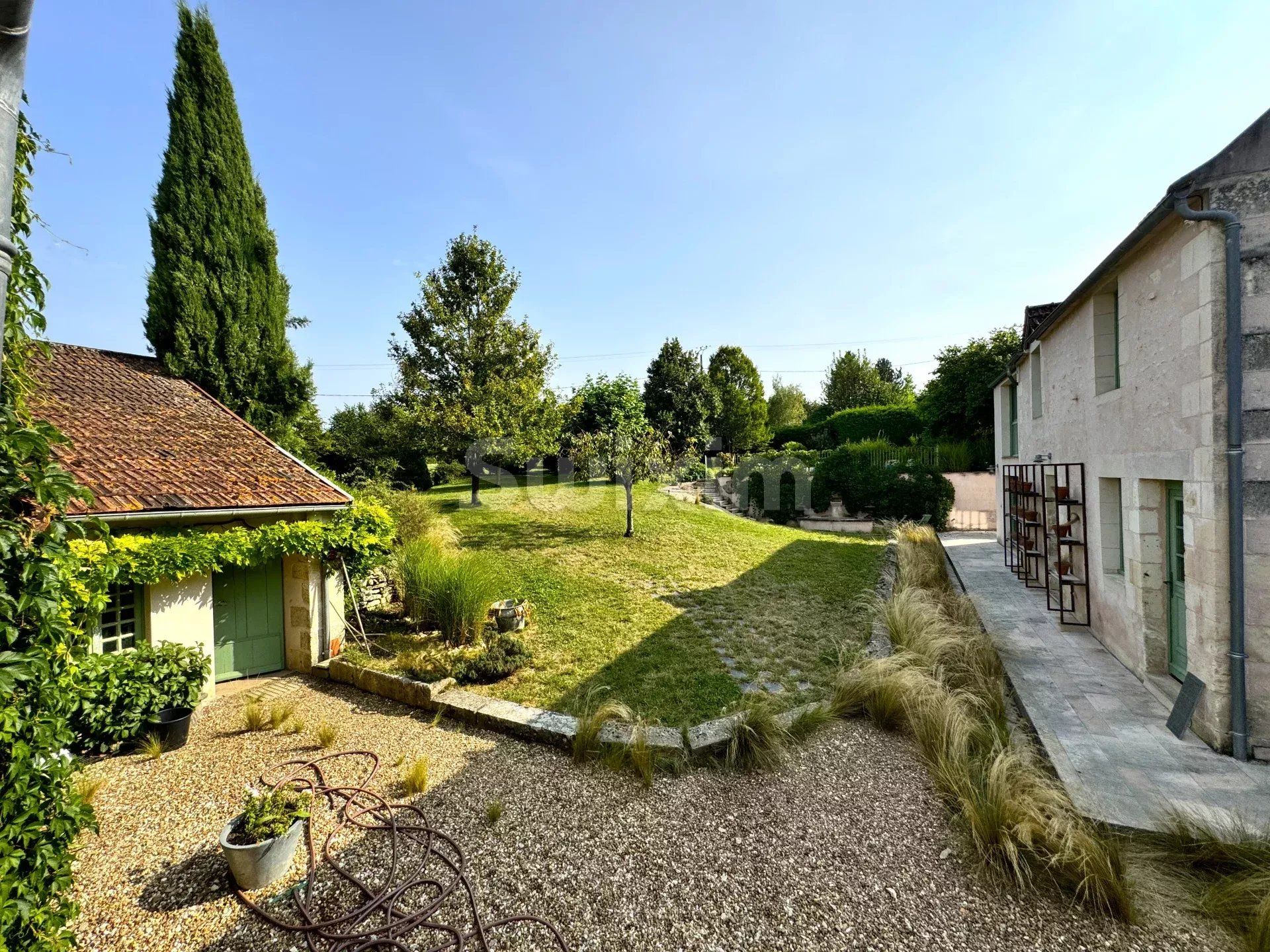 propriété 12 Pièces en vente sur Vézelay (89450)