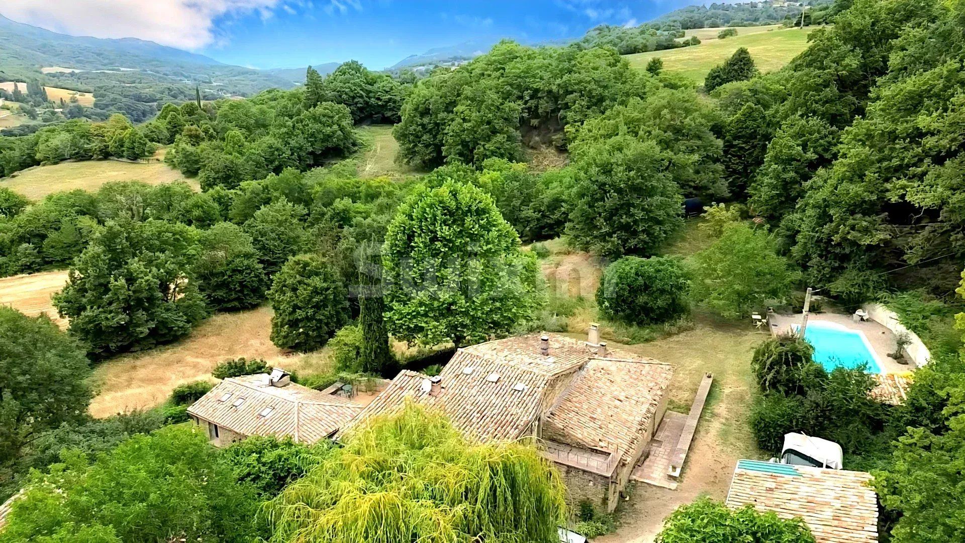 casa 13 Camere in vendita su Dieulefit (26220)