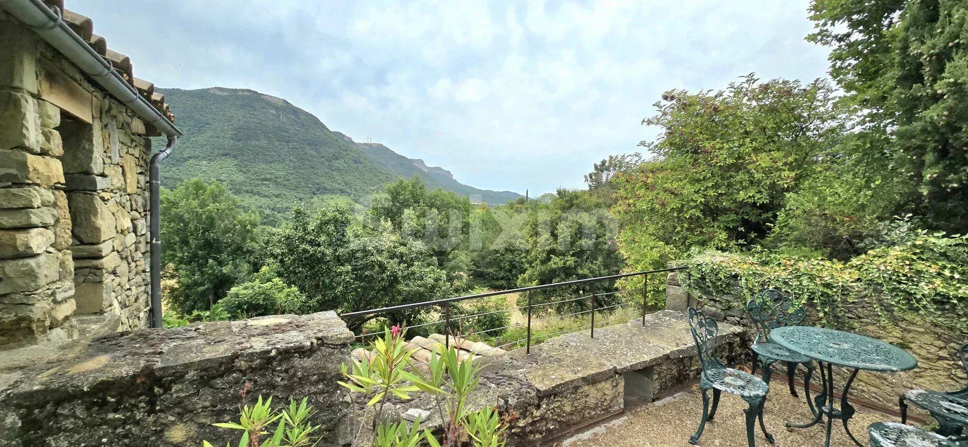casa 13 Camere in vendita su Dieulefit (26220)