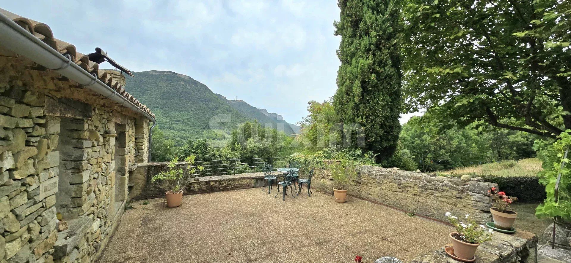 casa 13 Camere in vendita su Dieulefit (26220)