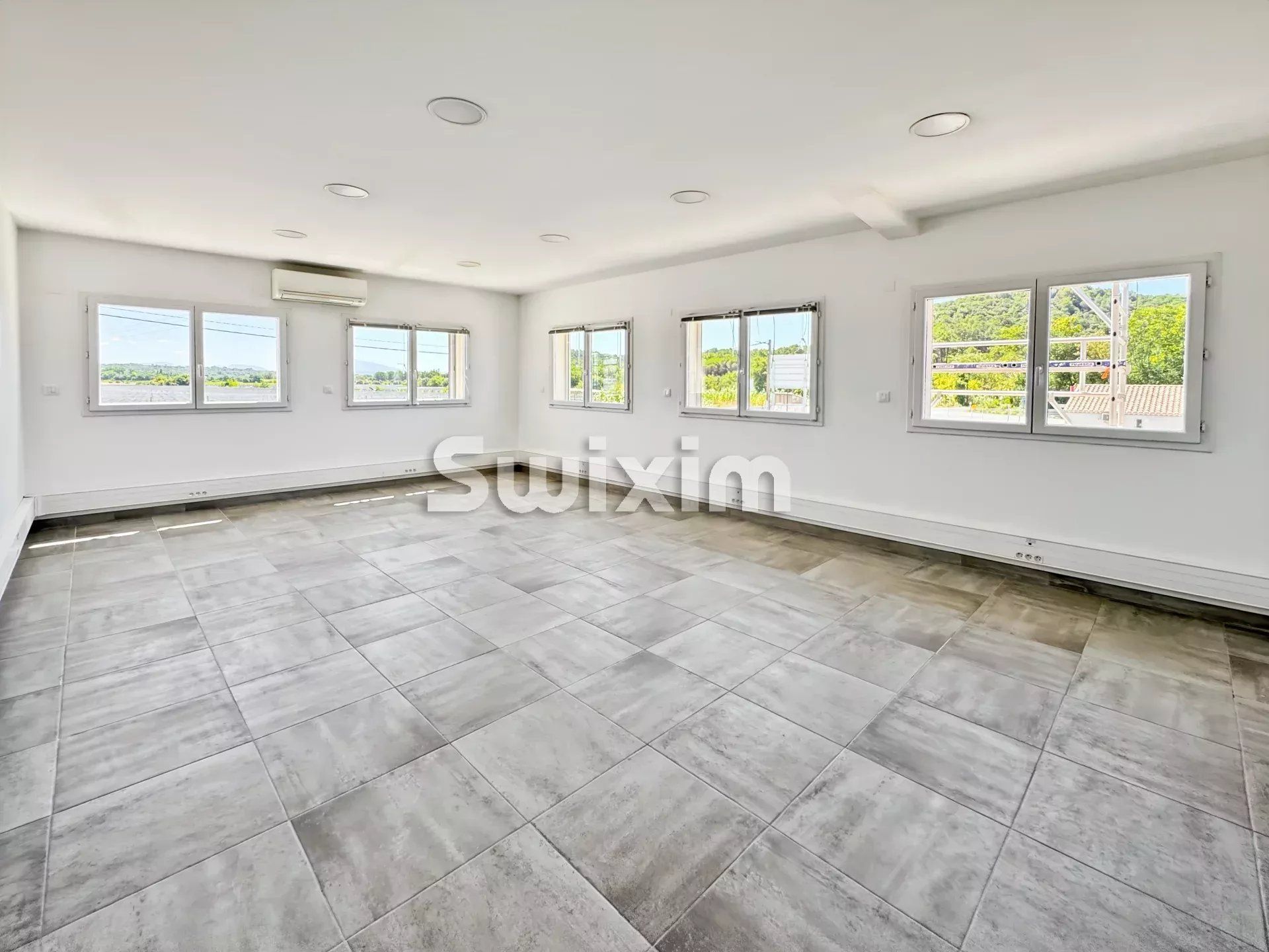 bureaux 4 Pièces en location sur Saint-Restitut (26130)